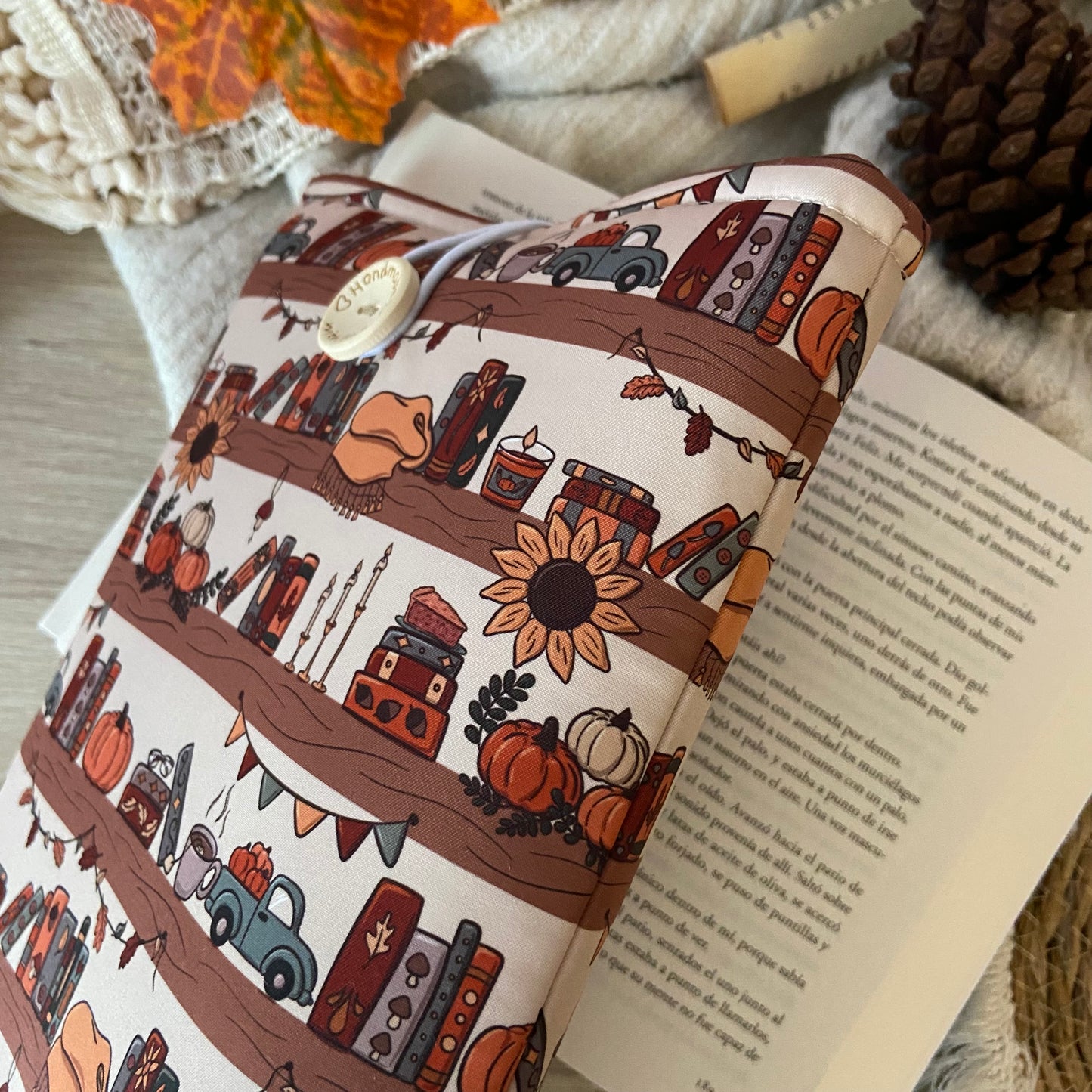 Funda literaria estantería otoñal