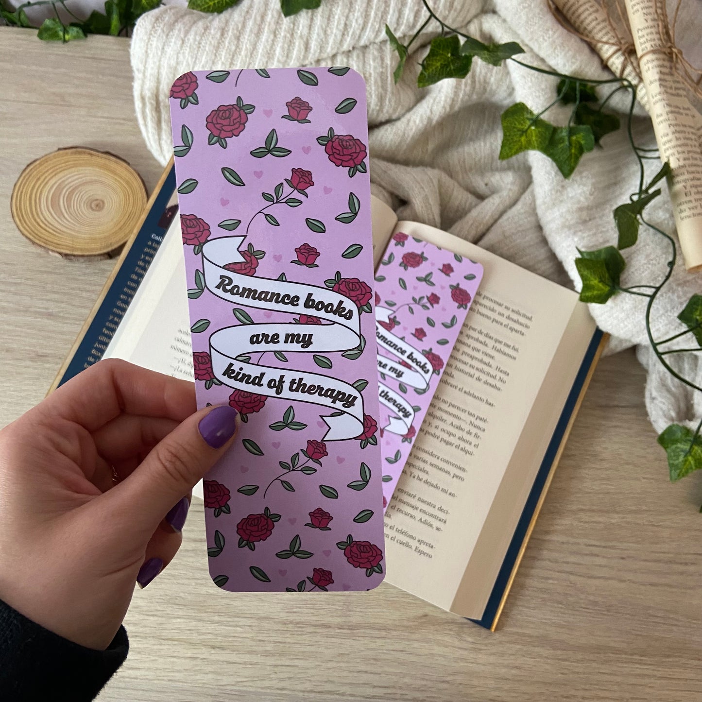 Marcapáginas Romance books are my kind of therapy