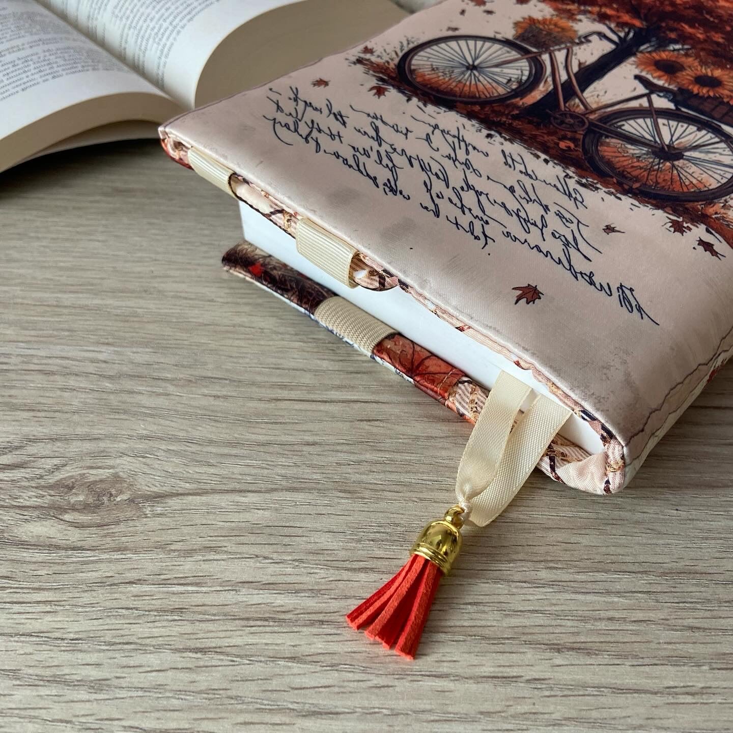 Funda ajustable casa otoñal