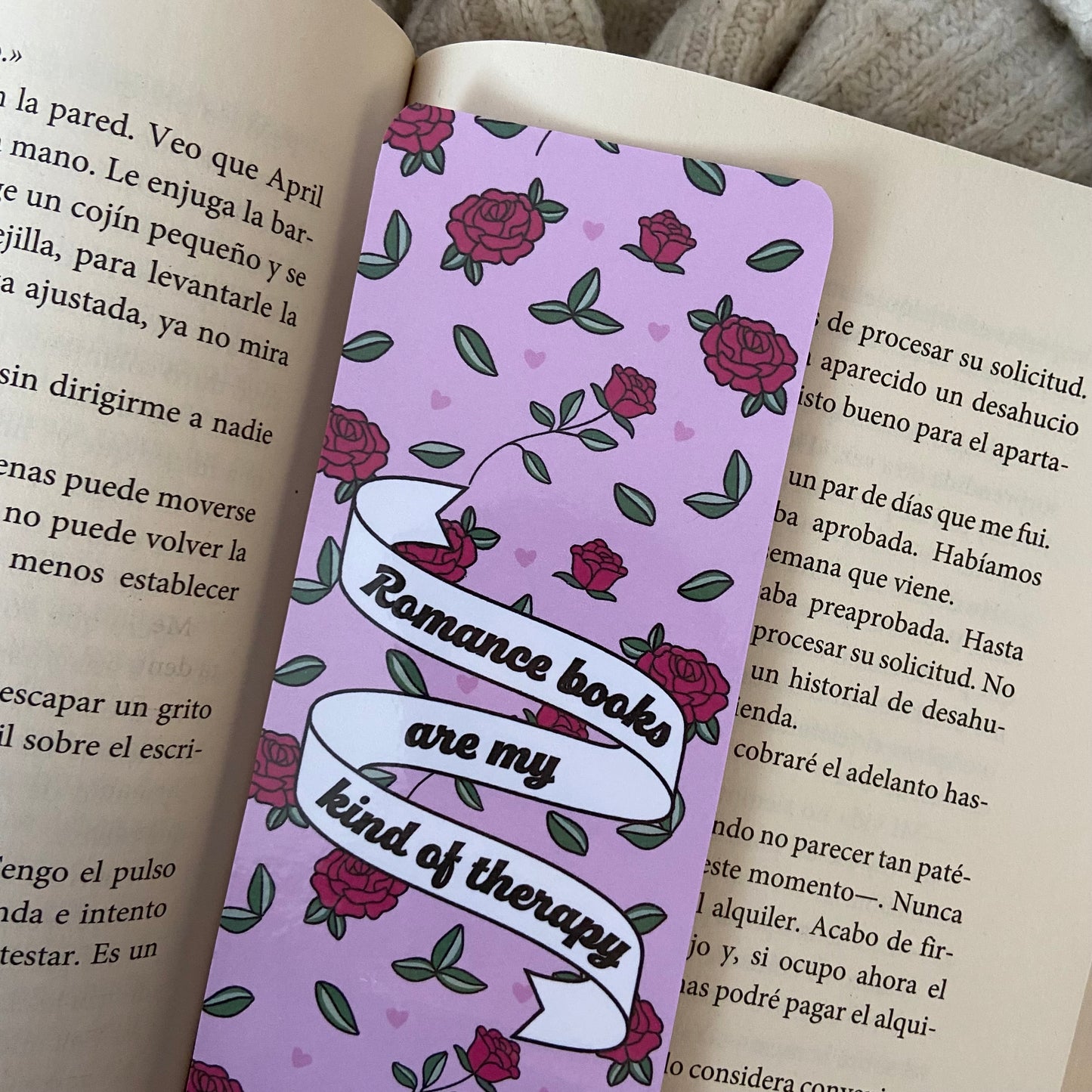 Marcapáginas Romance books are my kind of therapy