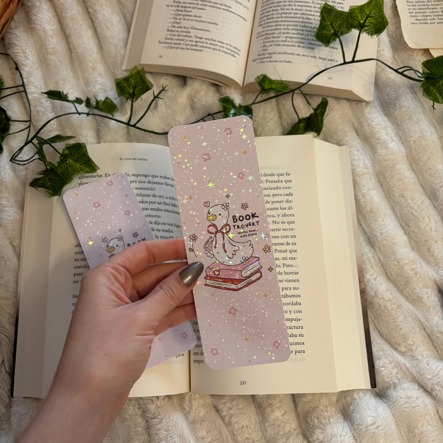 Marcapáginas Booktrovert holográfico