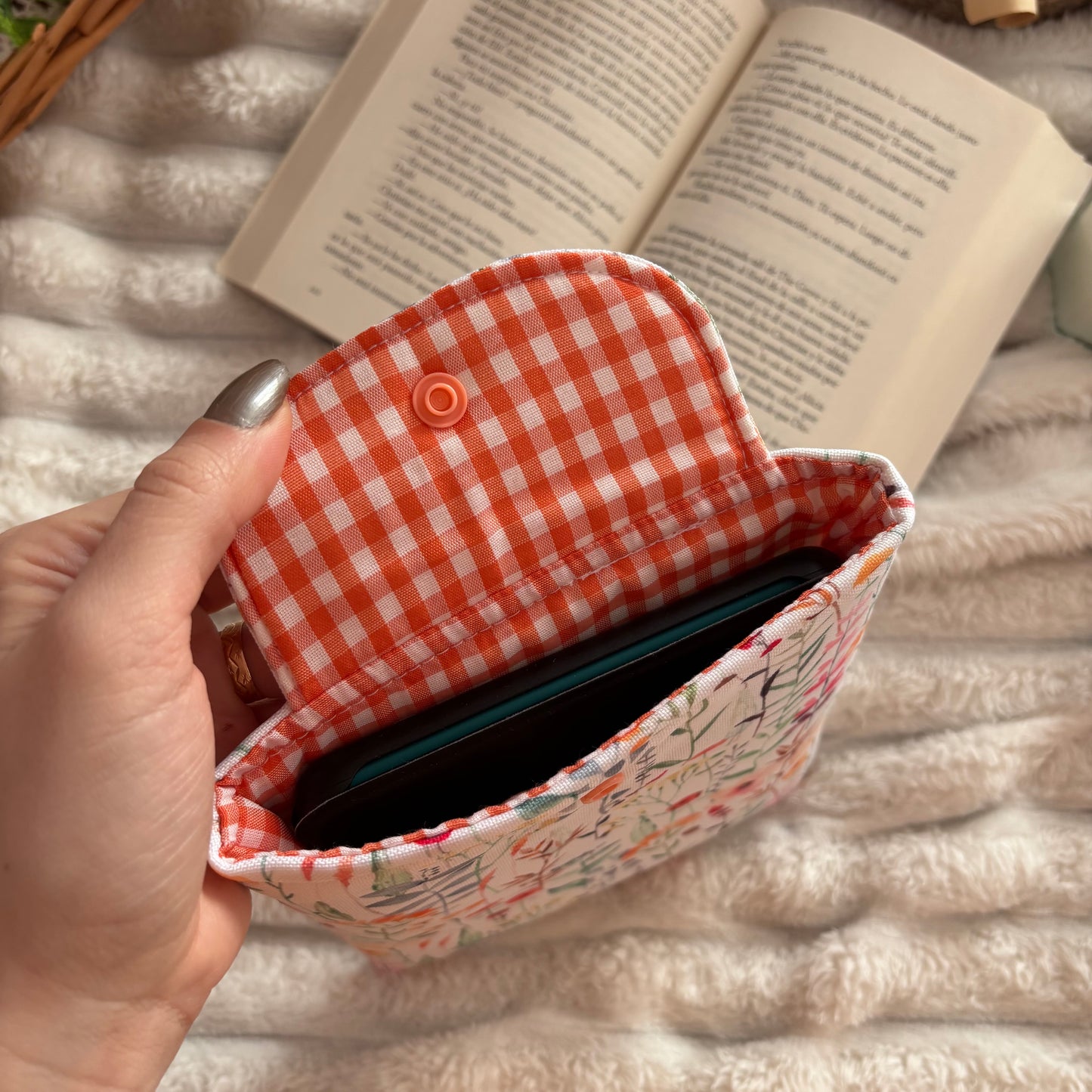 Funda para ebook Ramas de flores impermeable