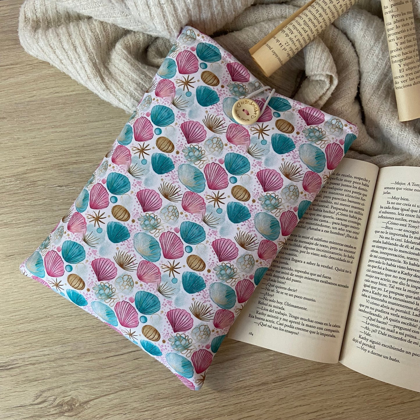 Funda literaria conchas marinas impermeable
