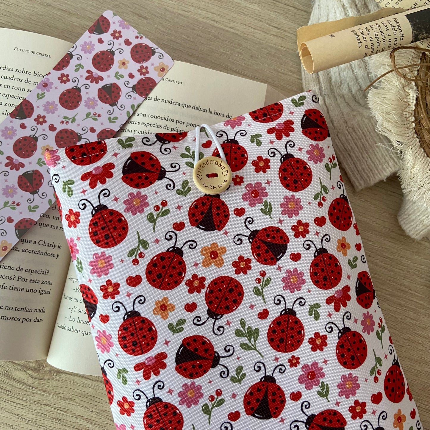 Funda literaria mariquitas en rojo impermeable
