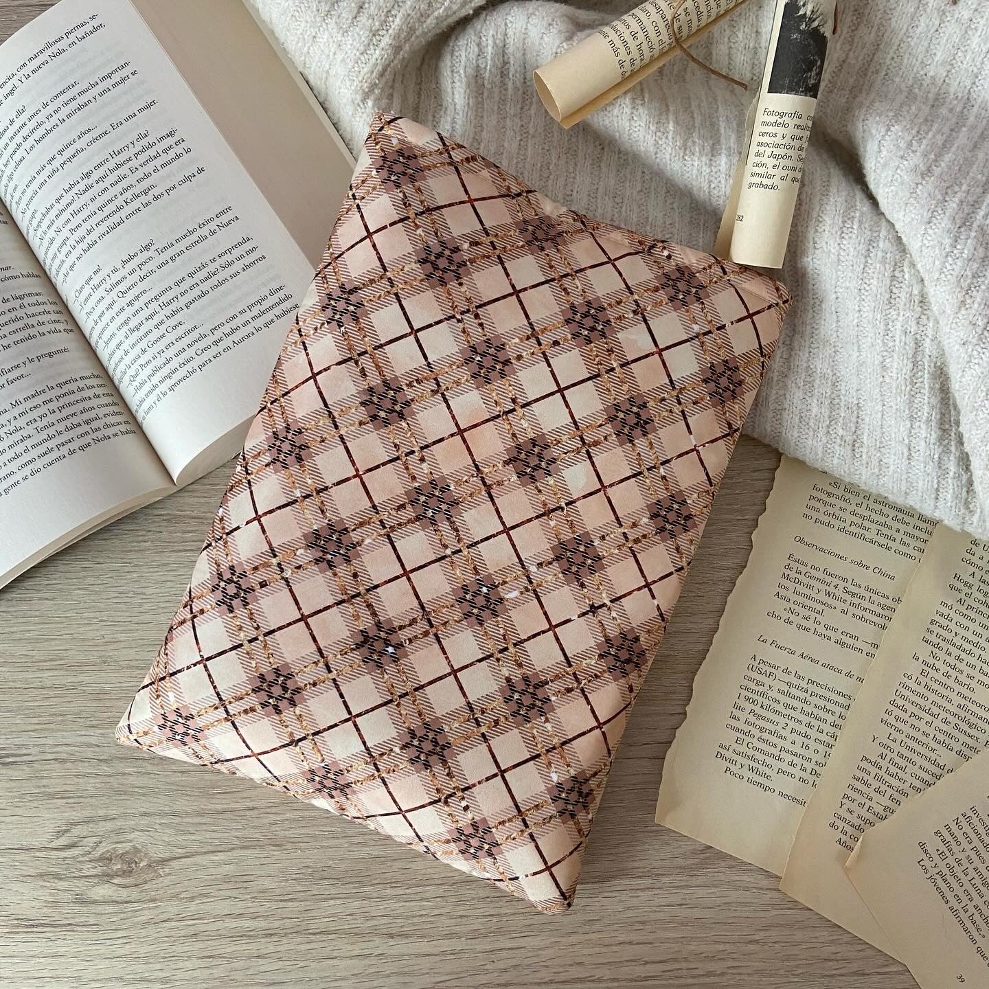 Funda literaria ardillitas con bolsillo