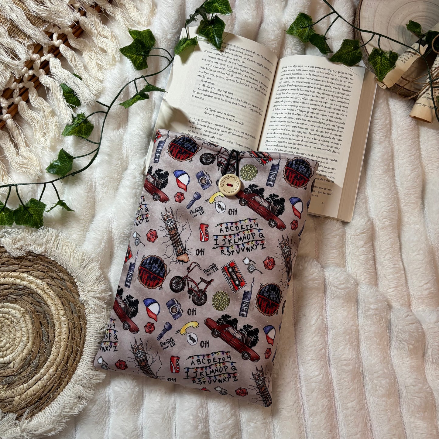 Funda literaria Stranger things