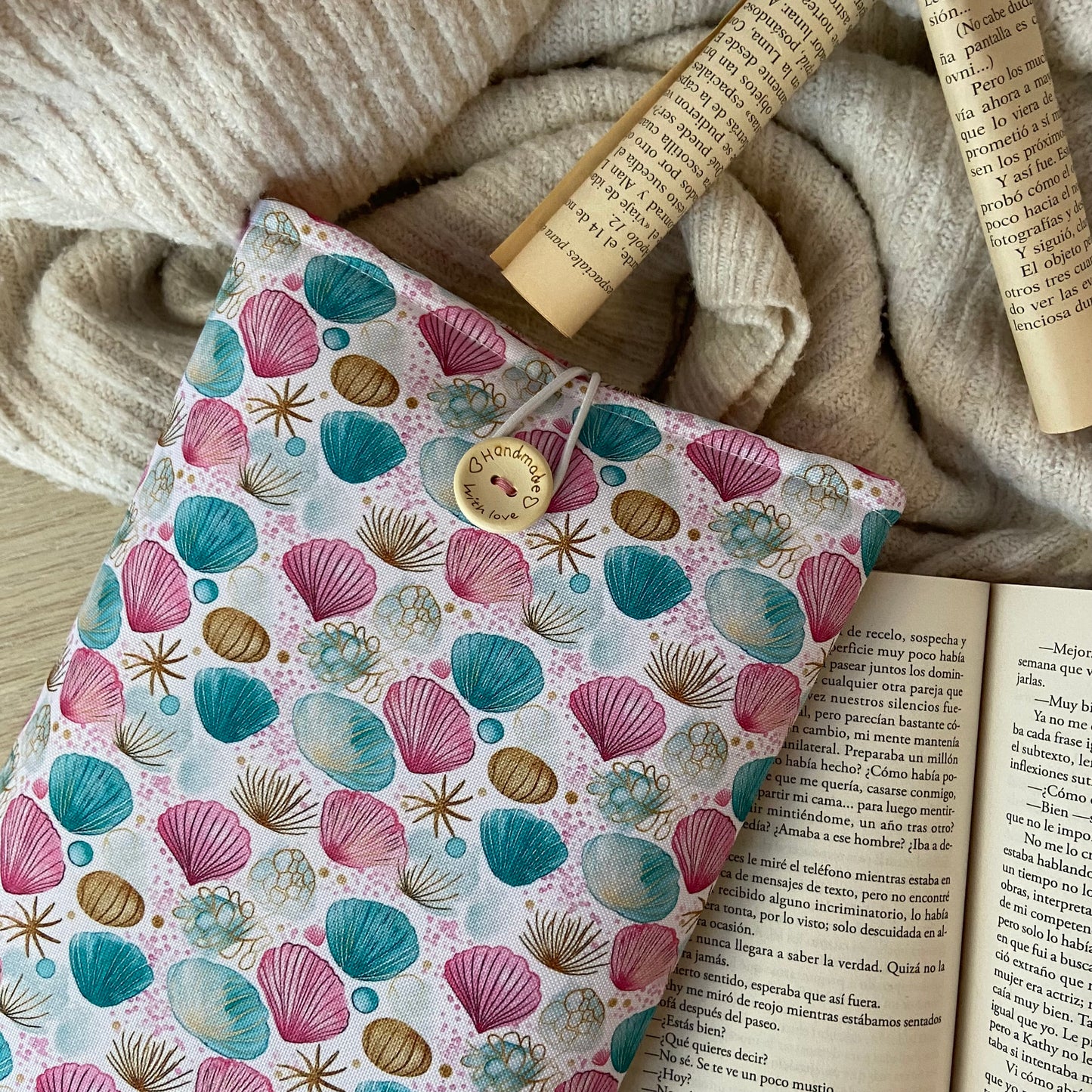 Funda literaria conchas marinas impermeable