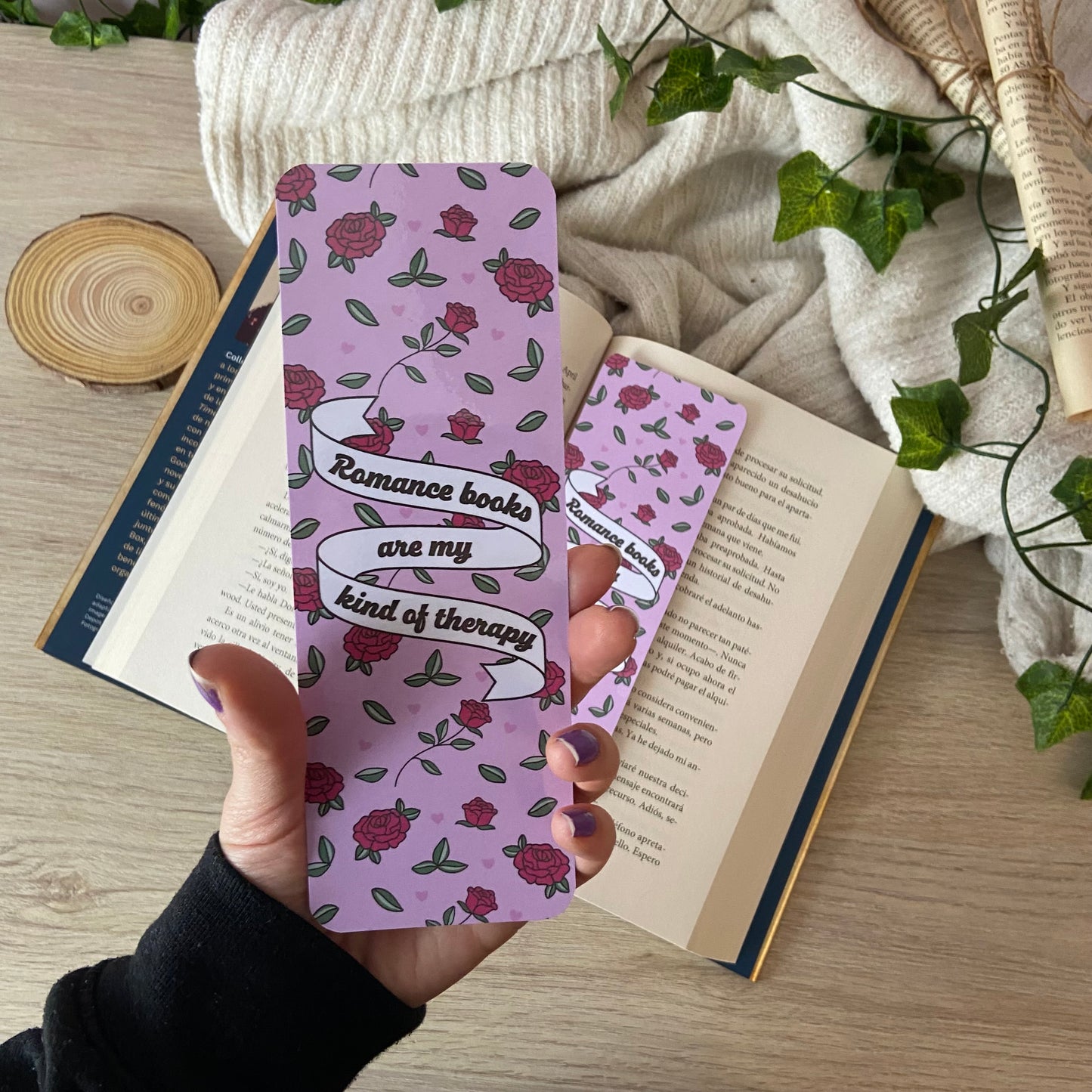 Marcapáginas Romance books are my kind of therapy