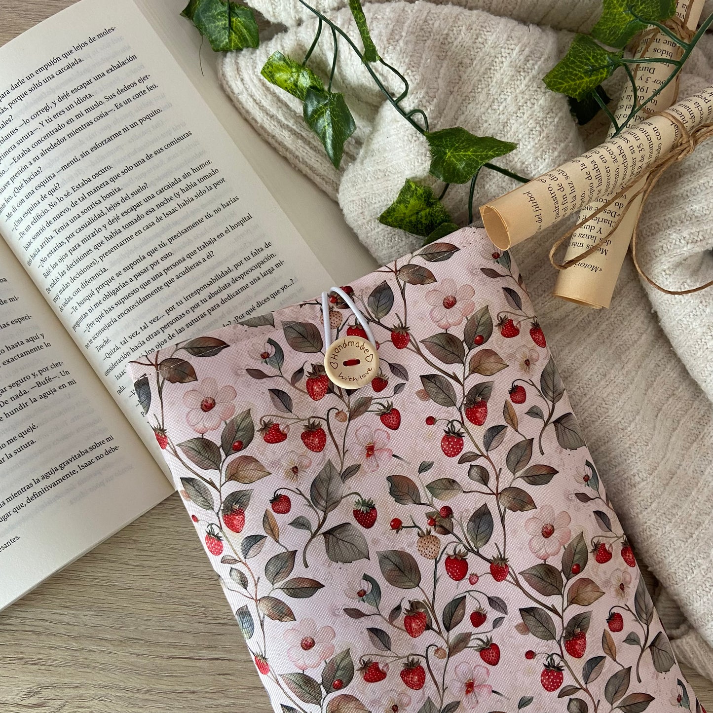 Funda literaria fresitas impermeable