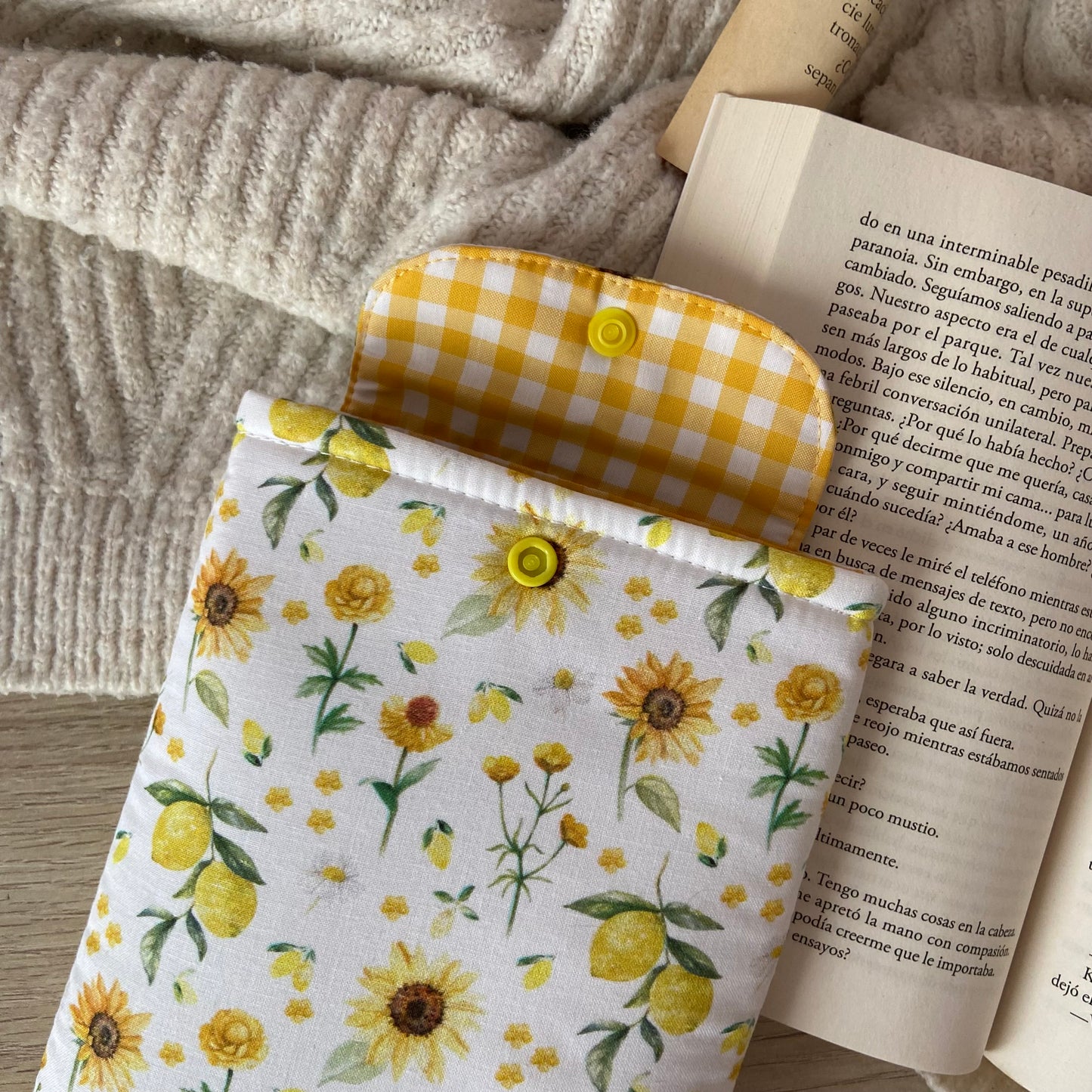 Funda kindle/kobo libra colour girasoles y limones