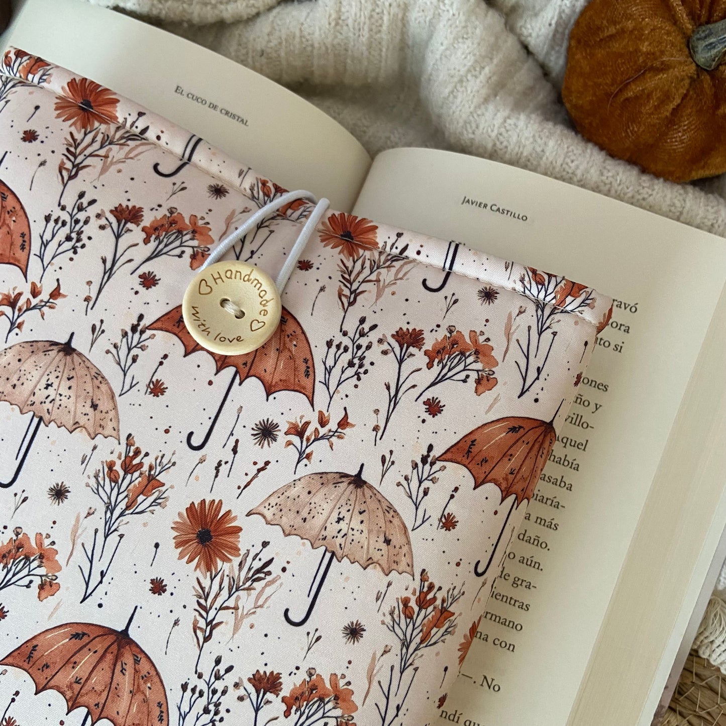 Funda literaria paraguas otoñales
