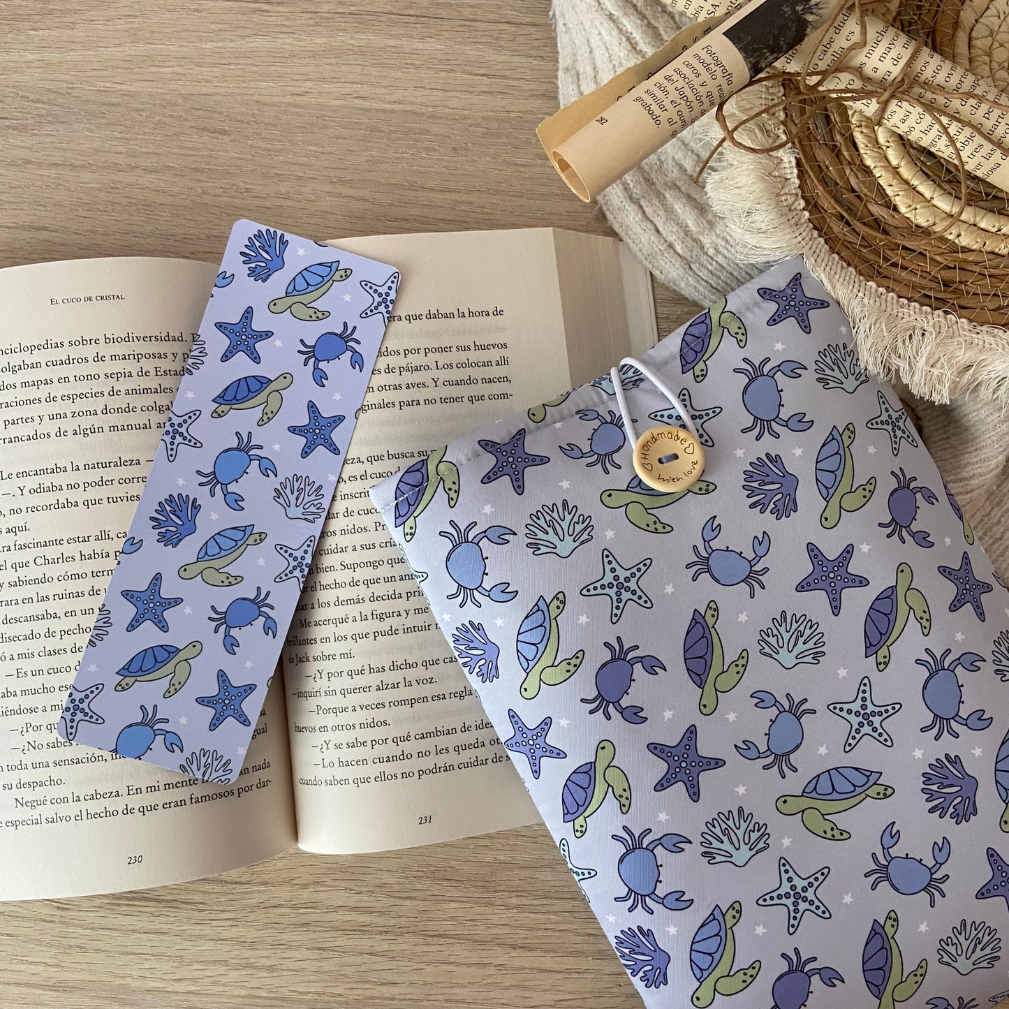 Funda literaria en el mar