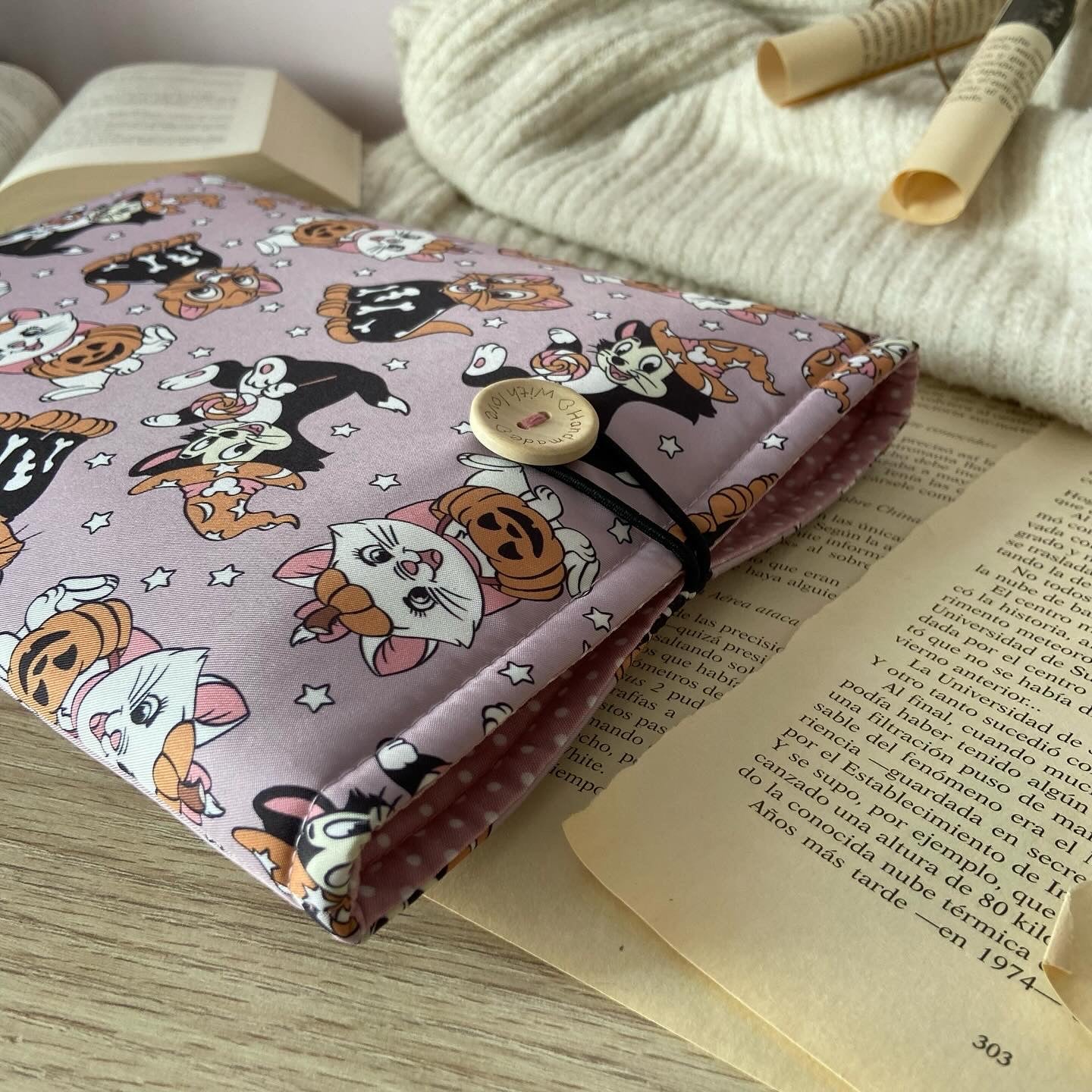 Funda literaria Aristogatos en Halloween