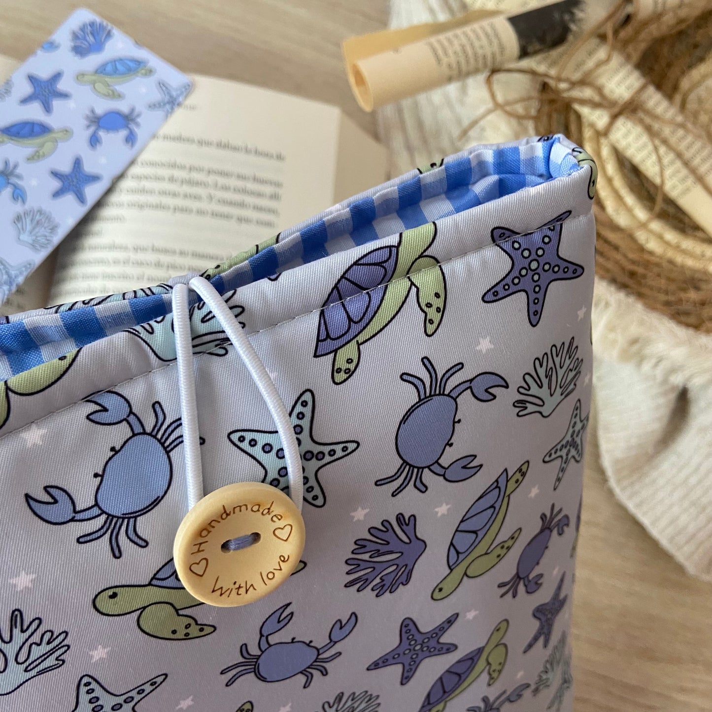 Funda literaria en el mar