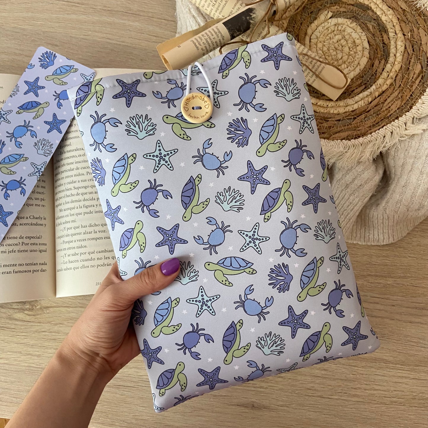Funda literaria en el mar
