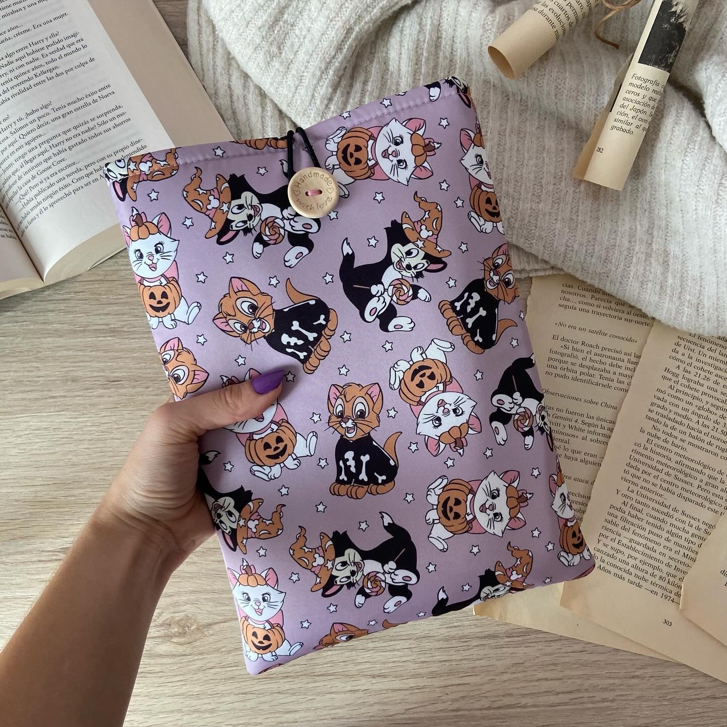 Funda literaria Aristogatos en Halloween