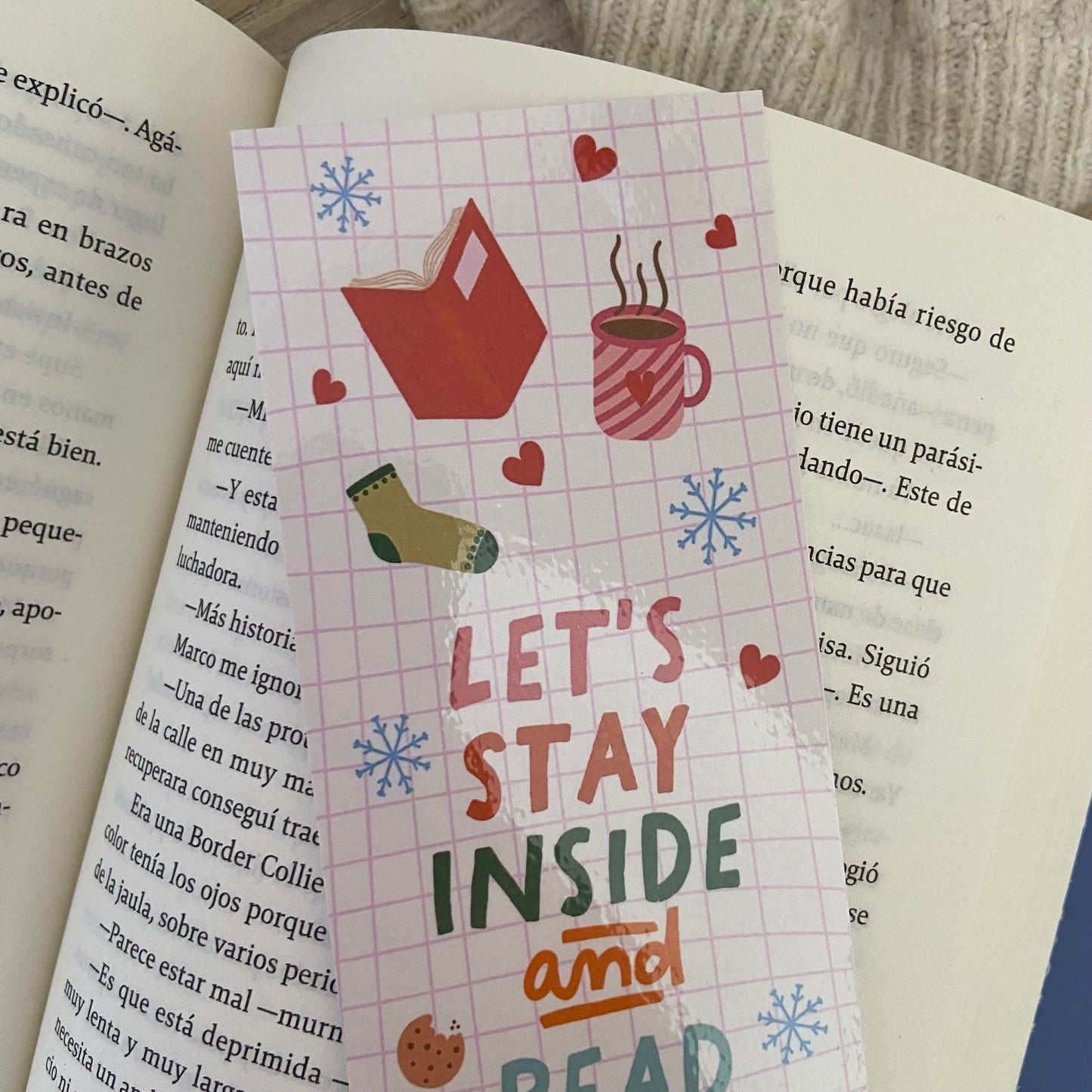 Marcapáginas let’s stay inside and read books