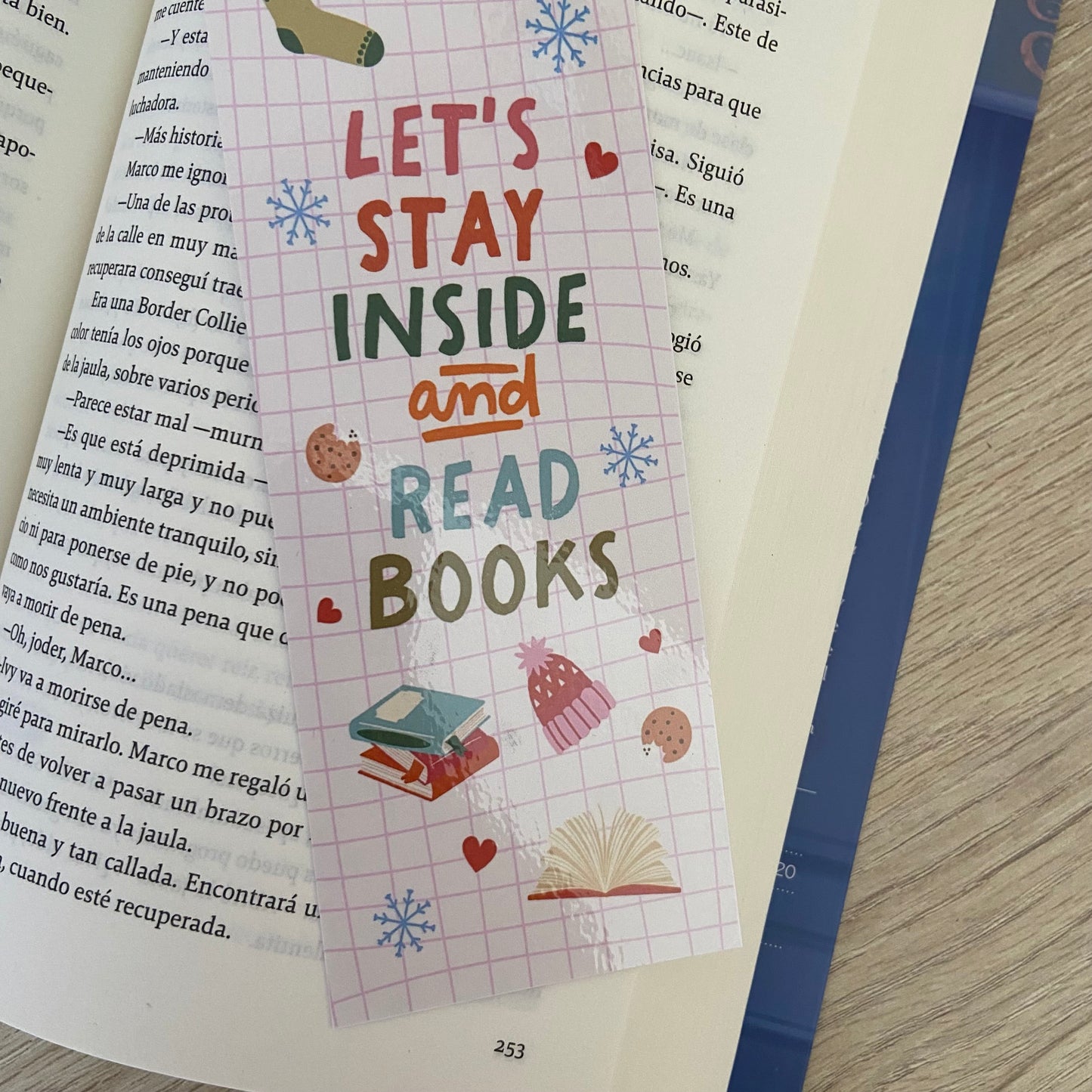 Marcapáginas let’s stay inside and read books