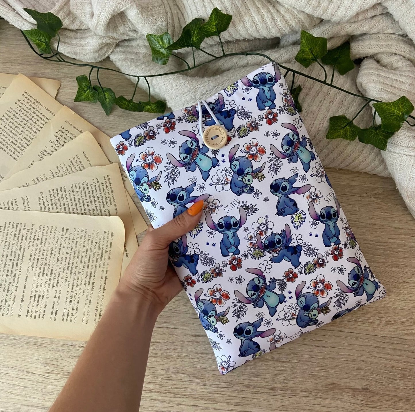 Funda literaria Stitch aloha