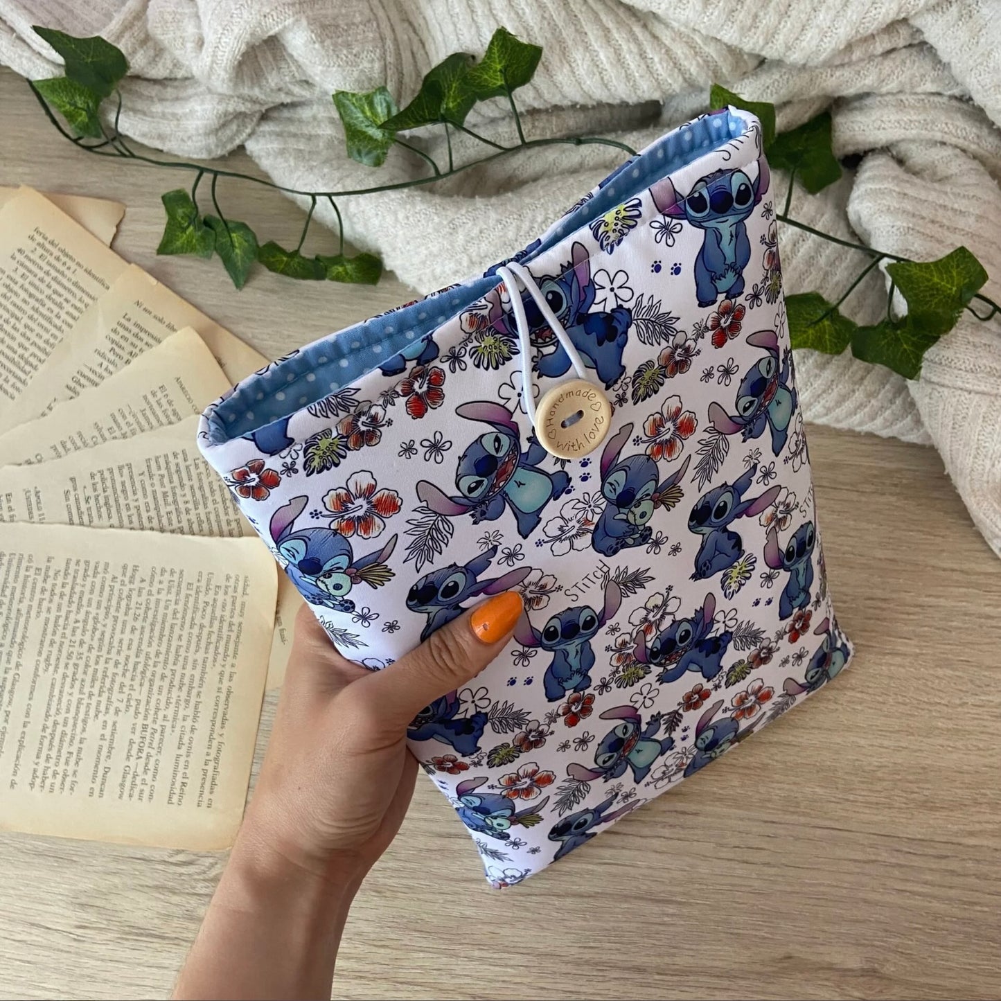 Funda literaria Stitch aloha