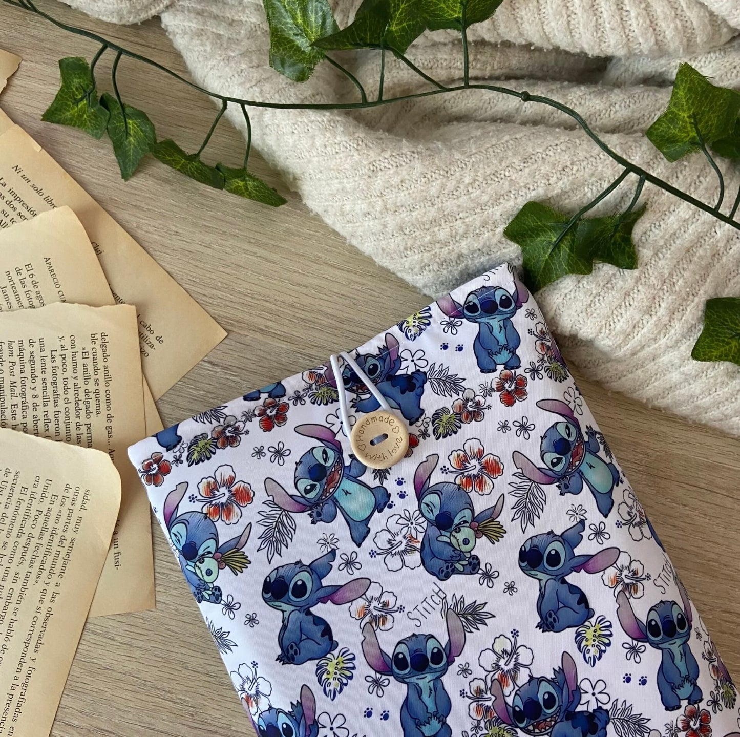 Funda literaria Stitch aloha