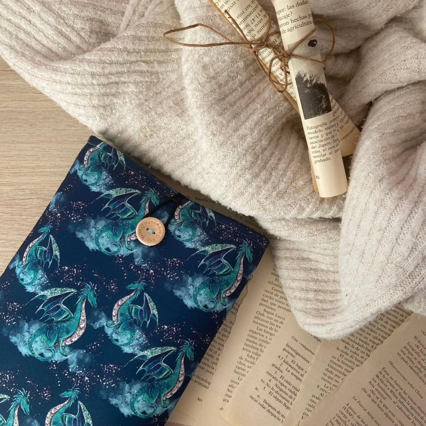 Funda literaria dragones