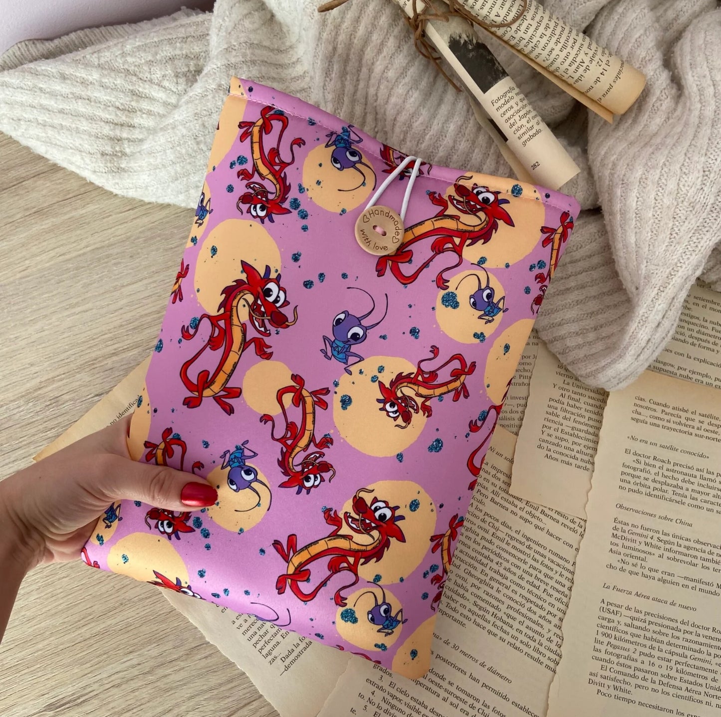 Funda literaria Mushu y Cri-kee