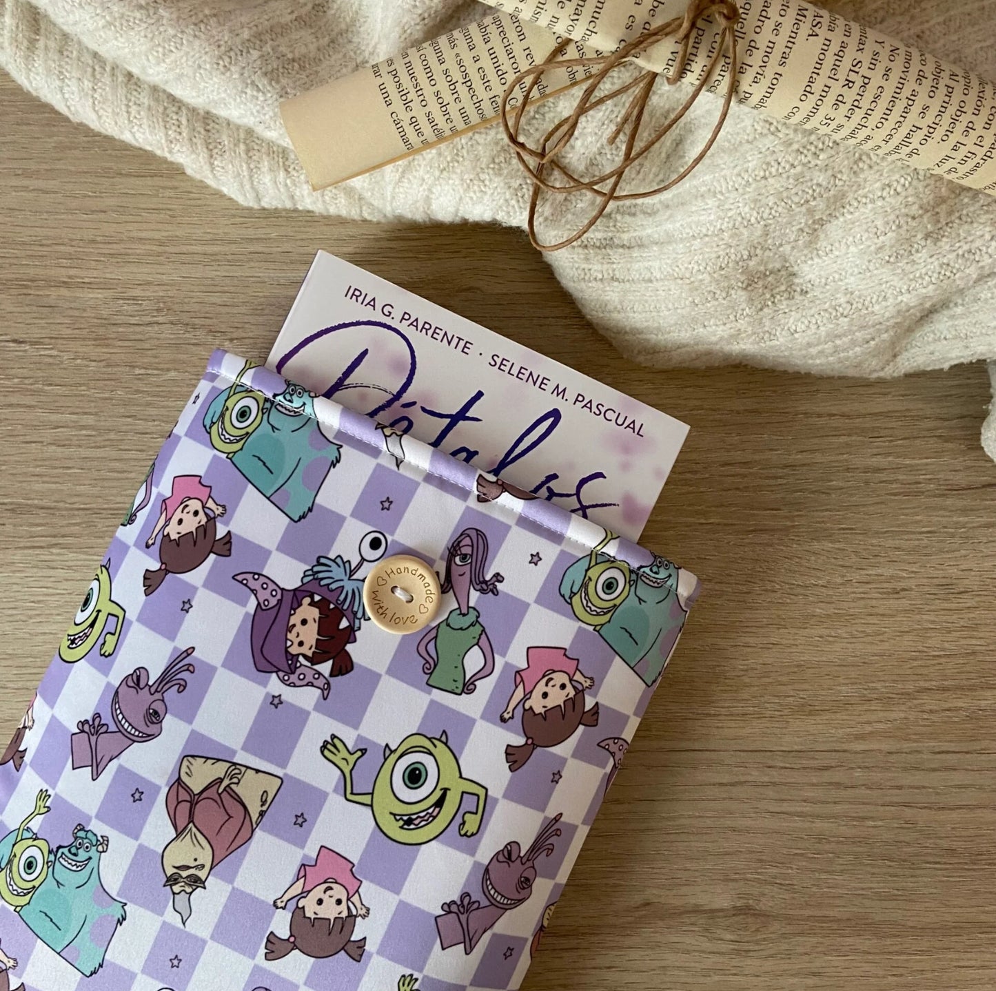 Funda literaria Monstruos SA