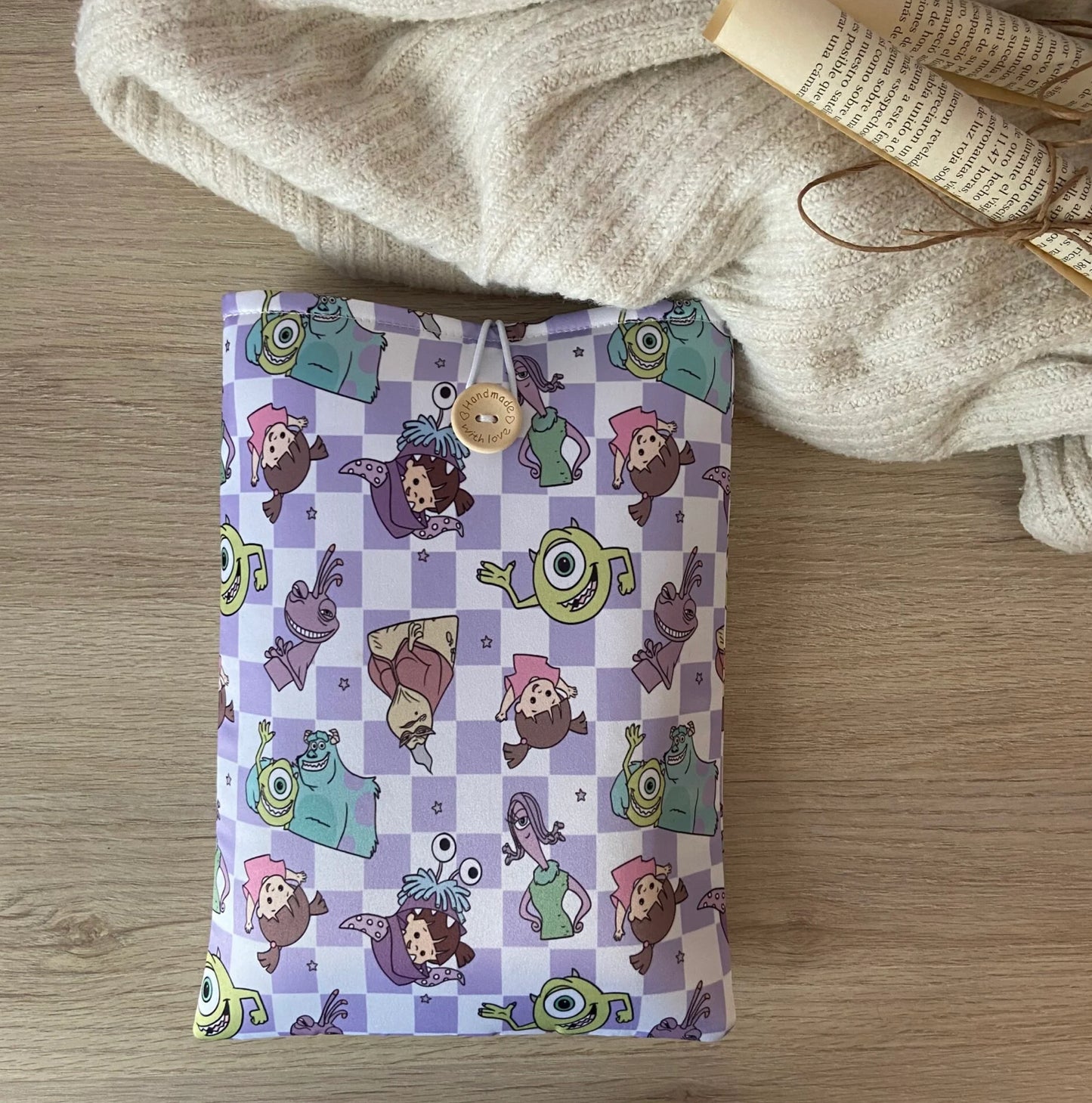 Funda literaria Monstruos SA