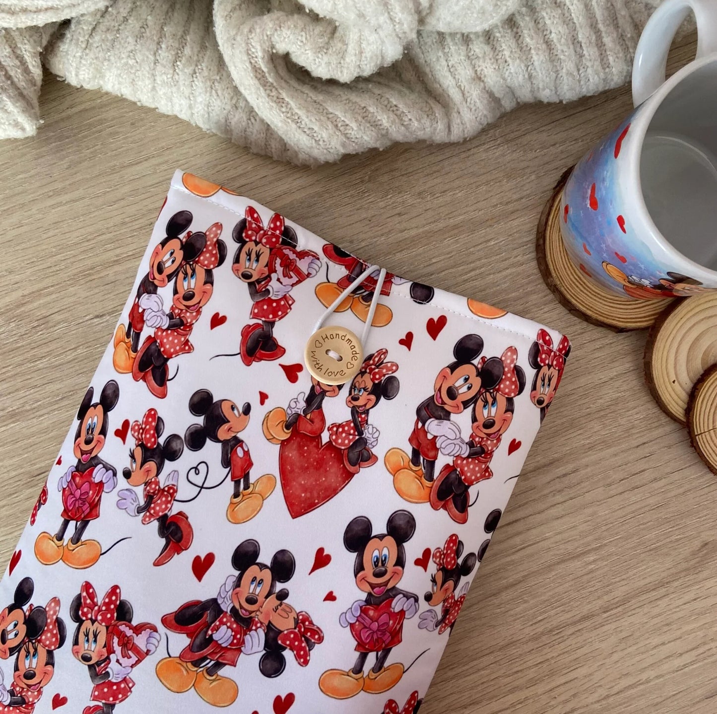 Funda literaria Minnie y Mickey enamorados