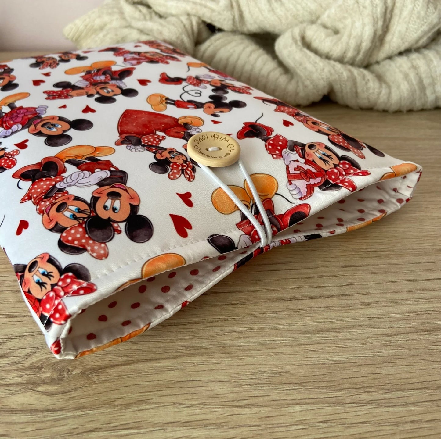 Funda literaria Minnie y Mickey enamorados