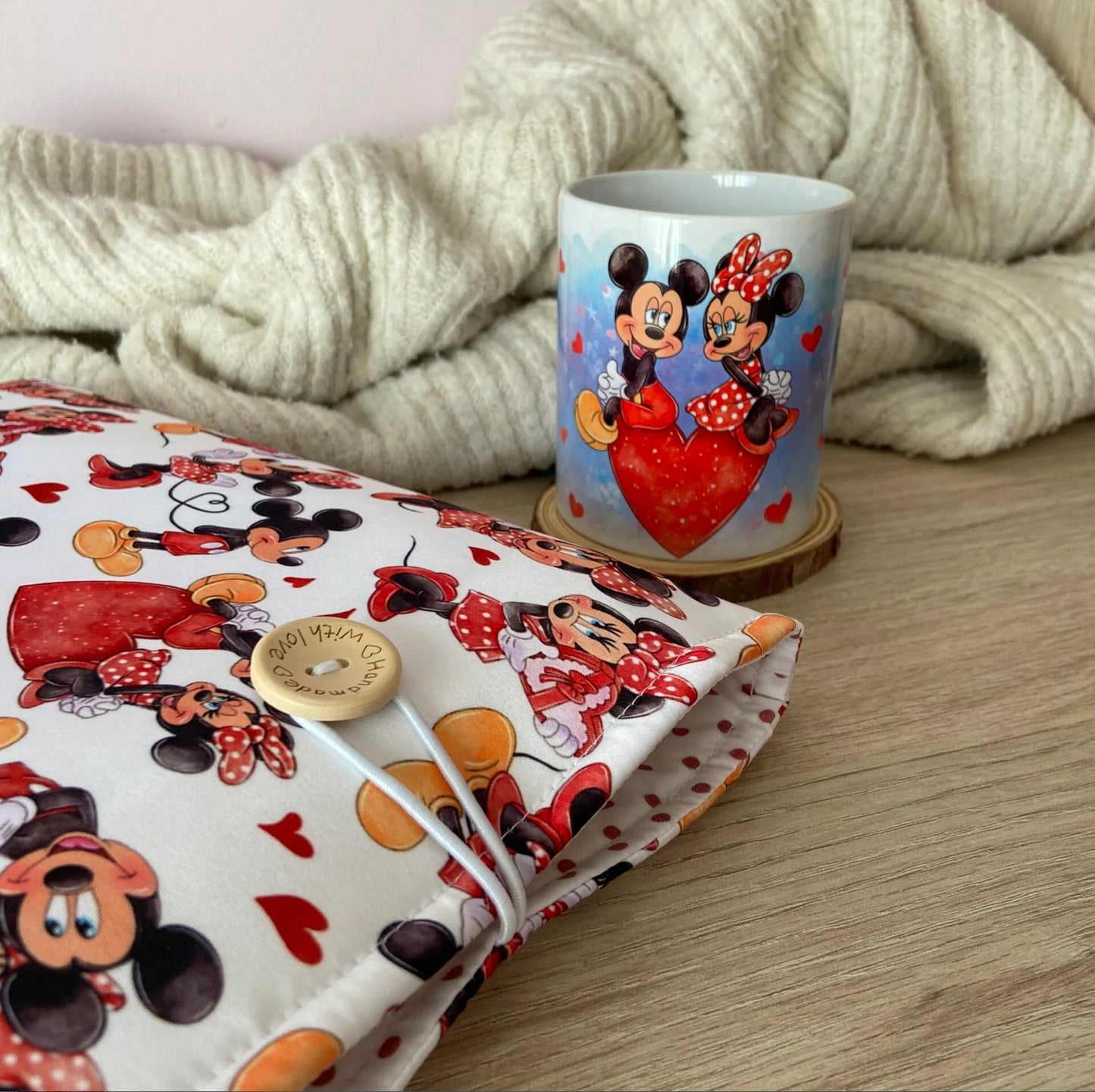 Funda literaria Minnie y Mickey enamorados