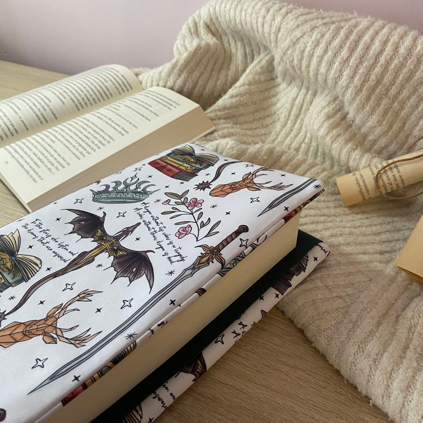 Funda ajustable Fourth wing + Velaris