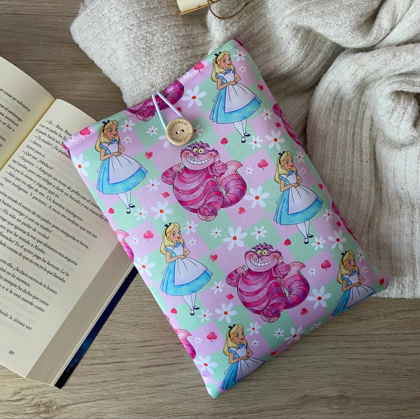 Funda literaria Alicia en el país de las maravillas
