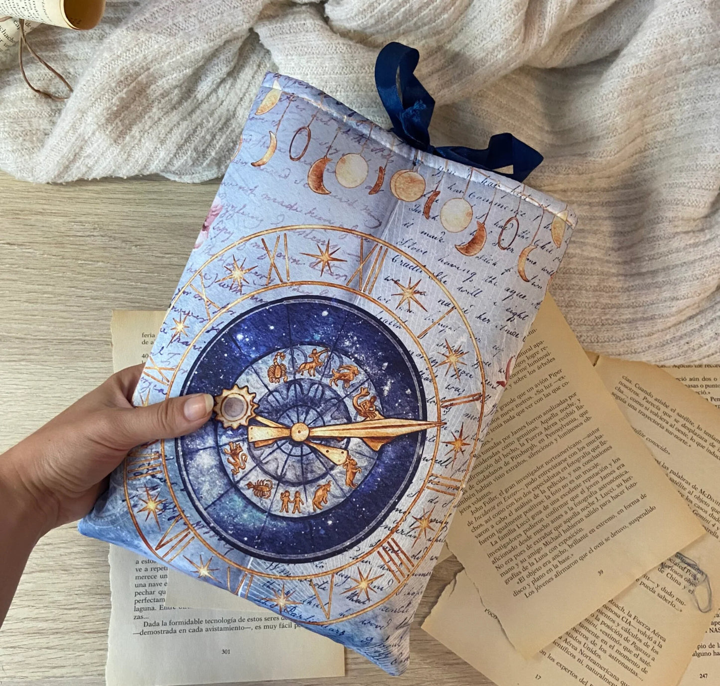 Funda literaria Zodiacus (es con botón)