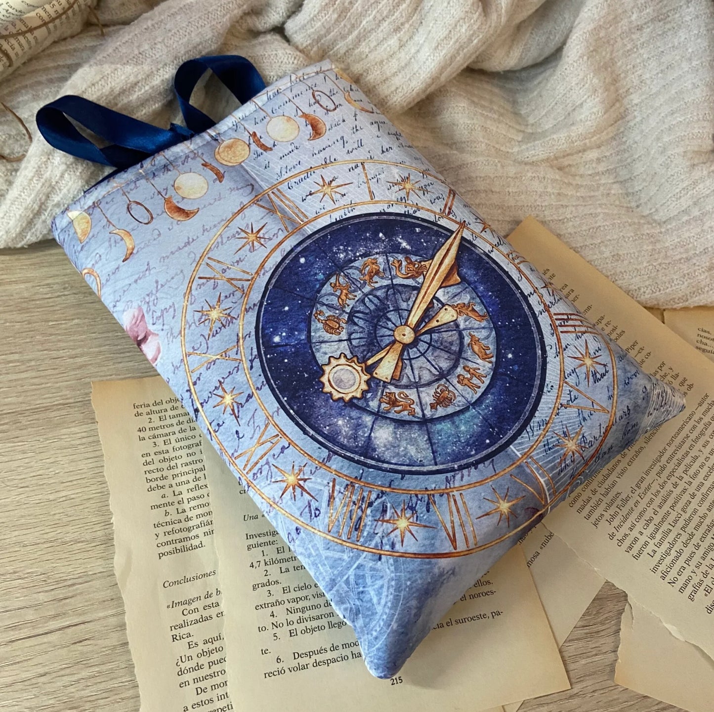 Funda literaria Zodiacus (es con botón)