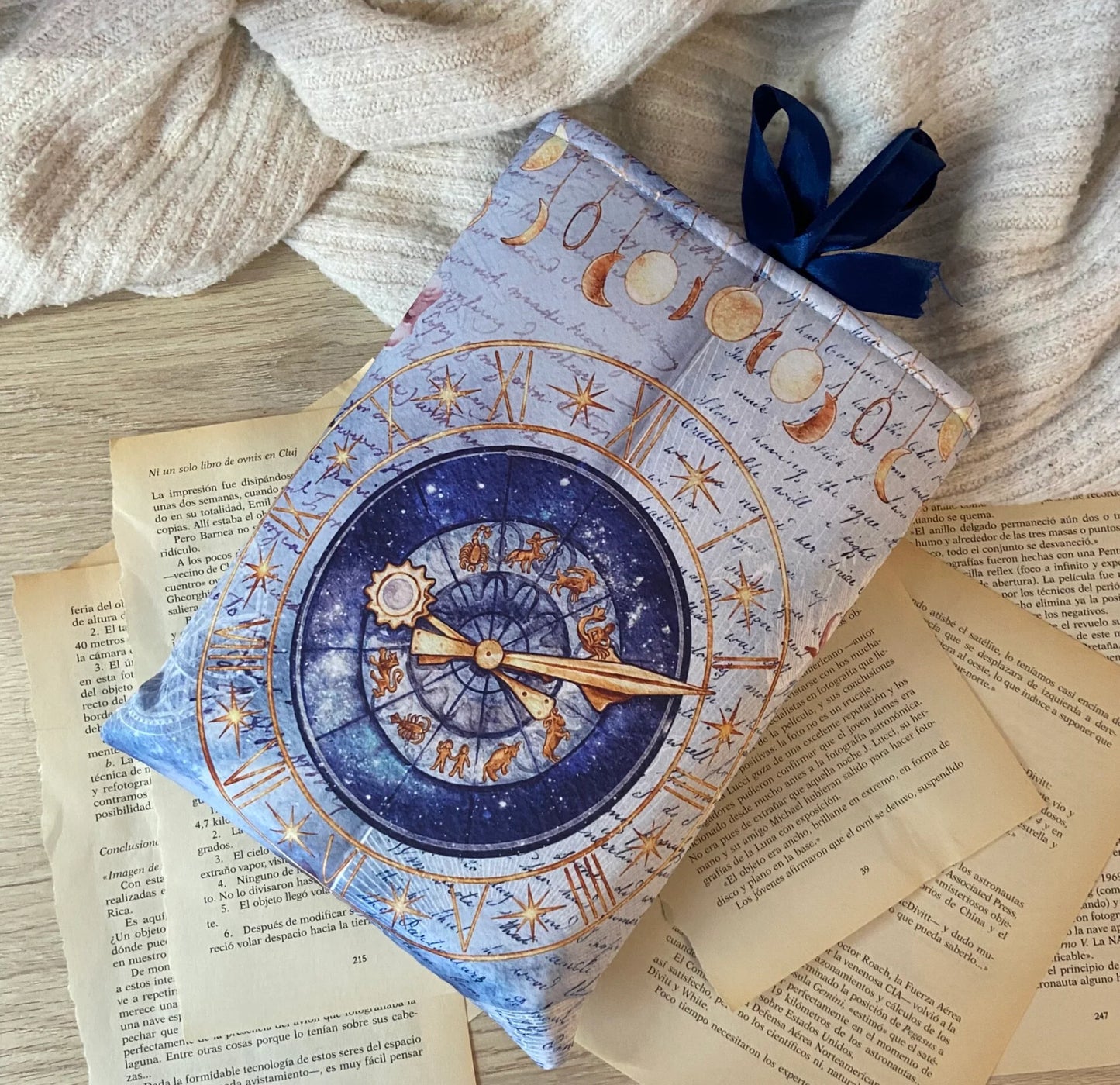 Funda literaria Zodiacus (es con botón)