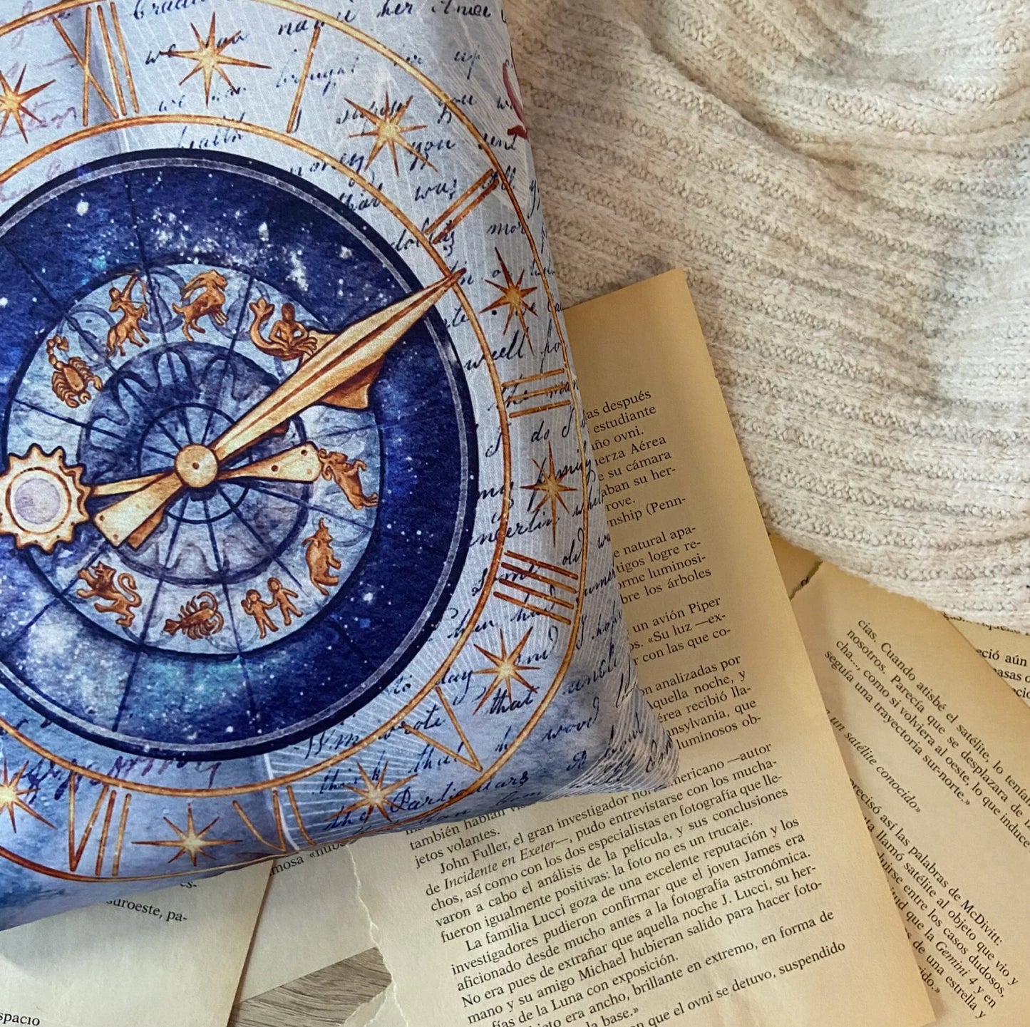Funda literaria Zodiacus (es con botón)