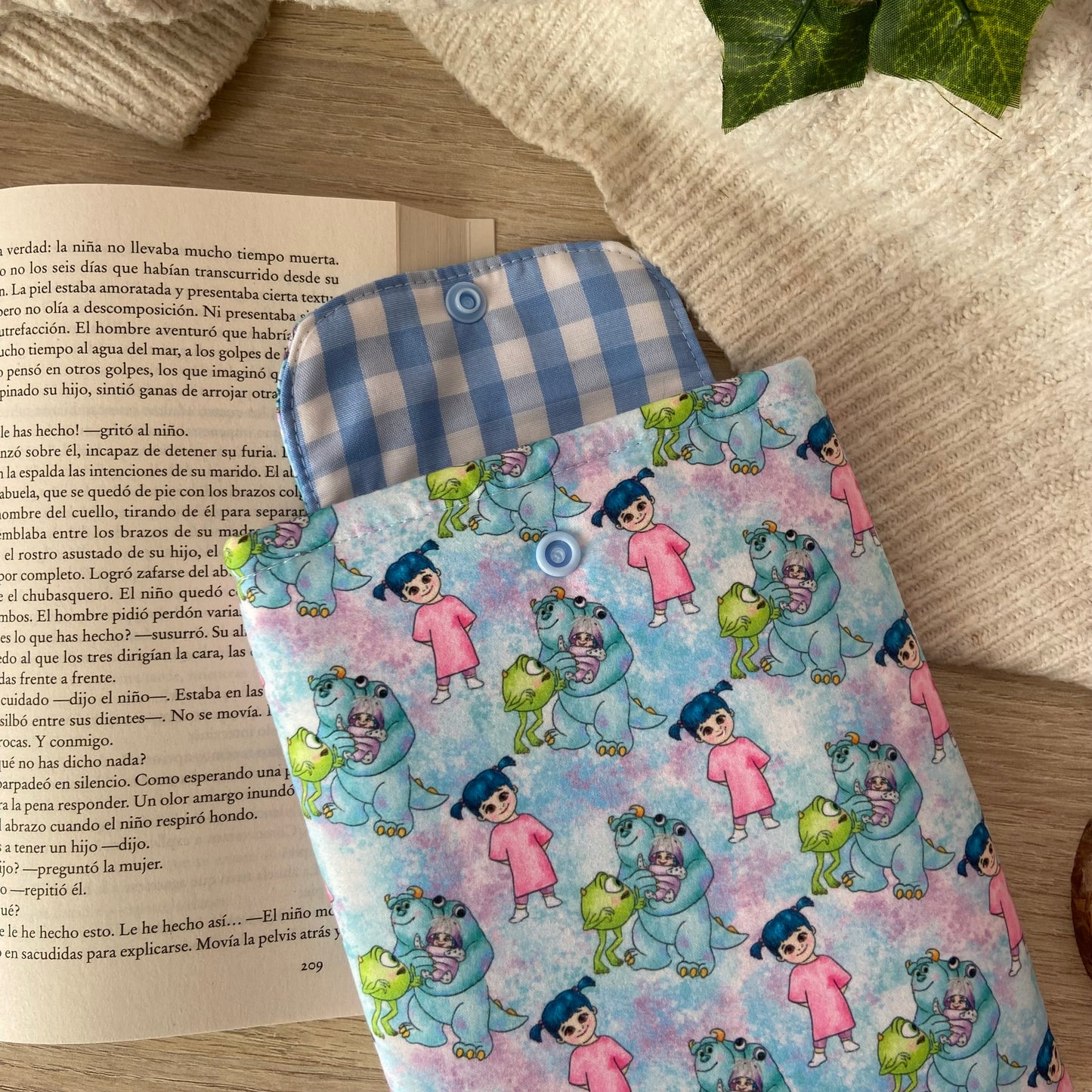 Funda kindle Monstruos S.A