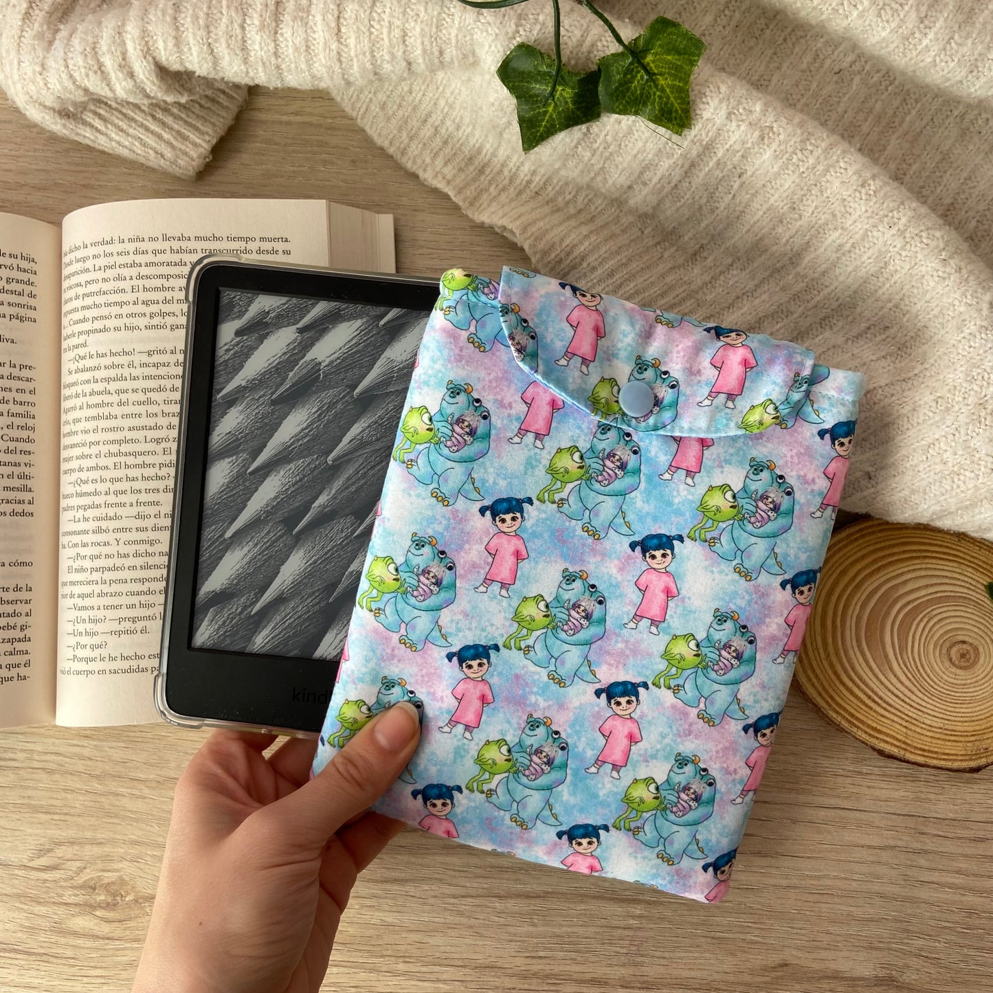 Funda kindle Monstruos S.A