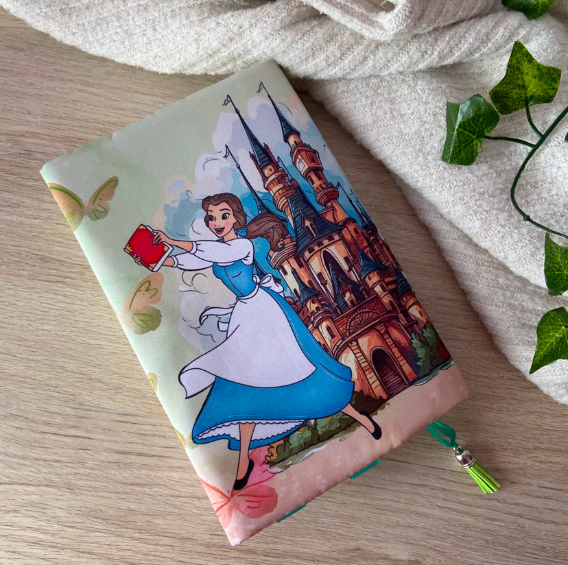 Funda ajustable Bella leyendo