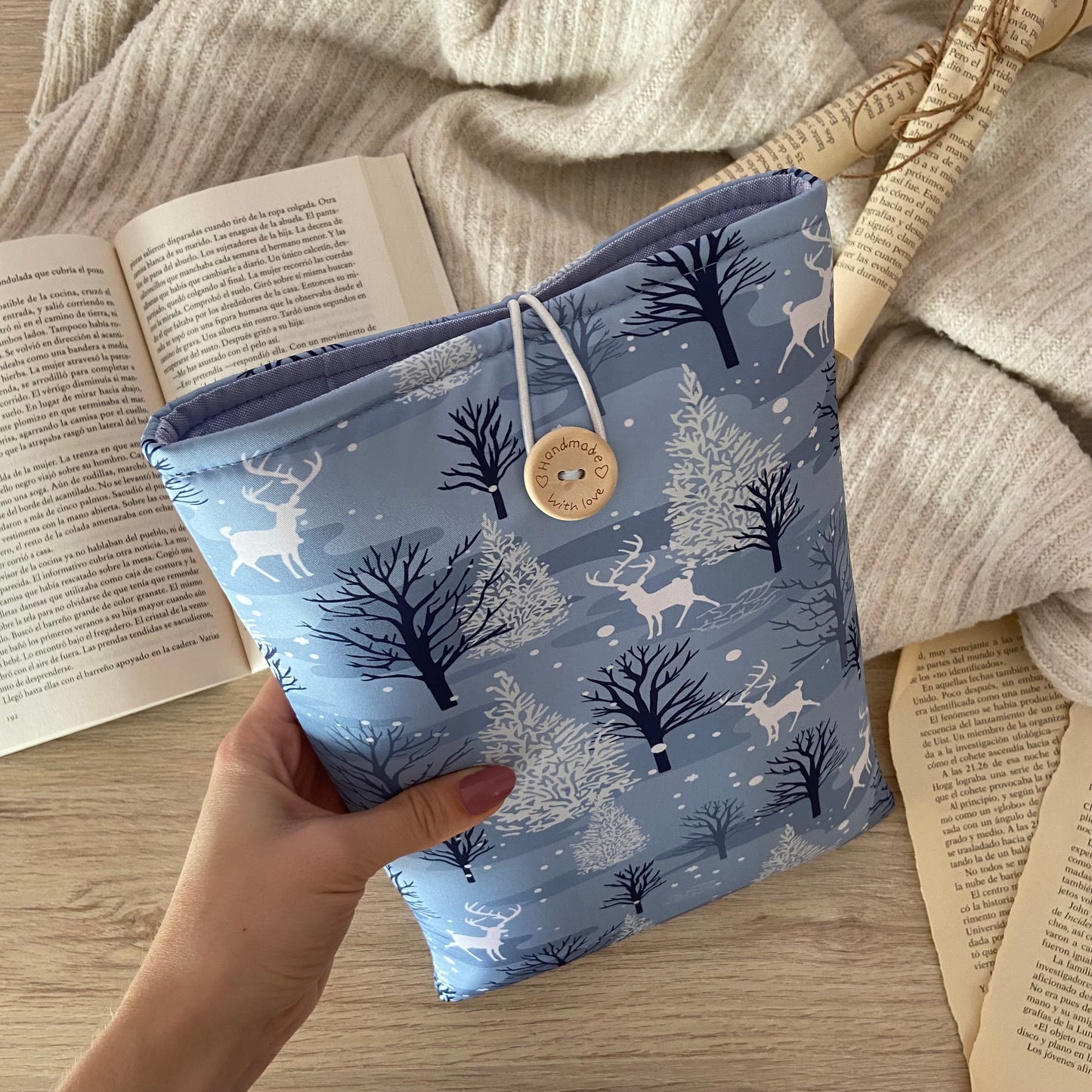 Funda literaria renos en el bosque