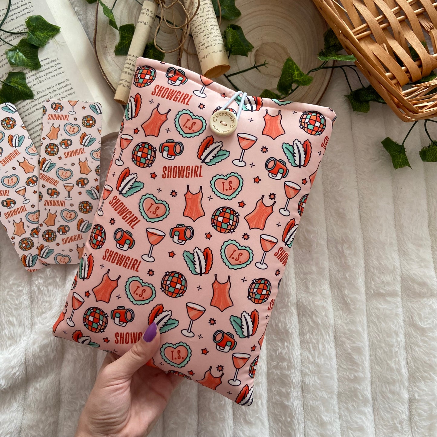 Funda literaria Taylor Swift The life of a showgirl