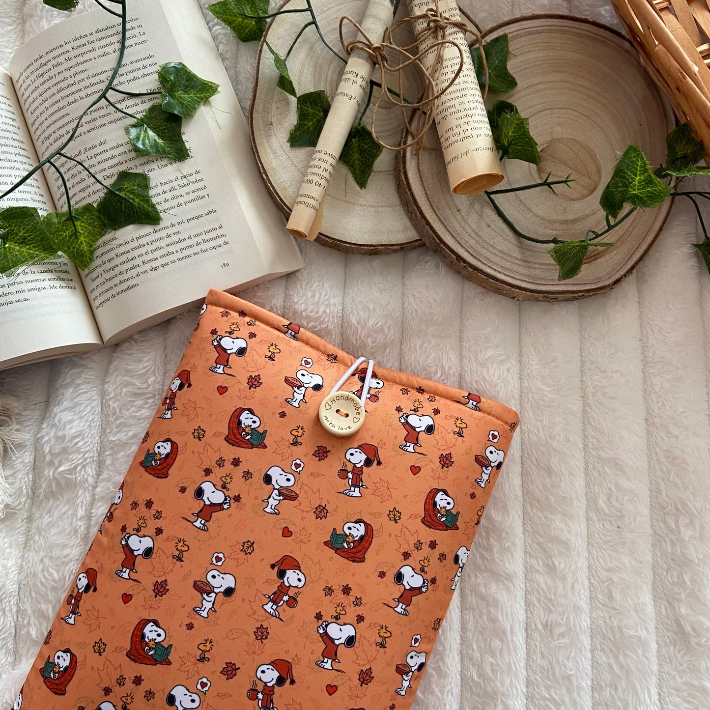 Funda literaria Snoopy en otoño