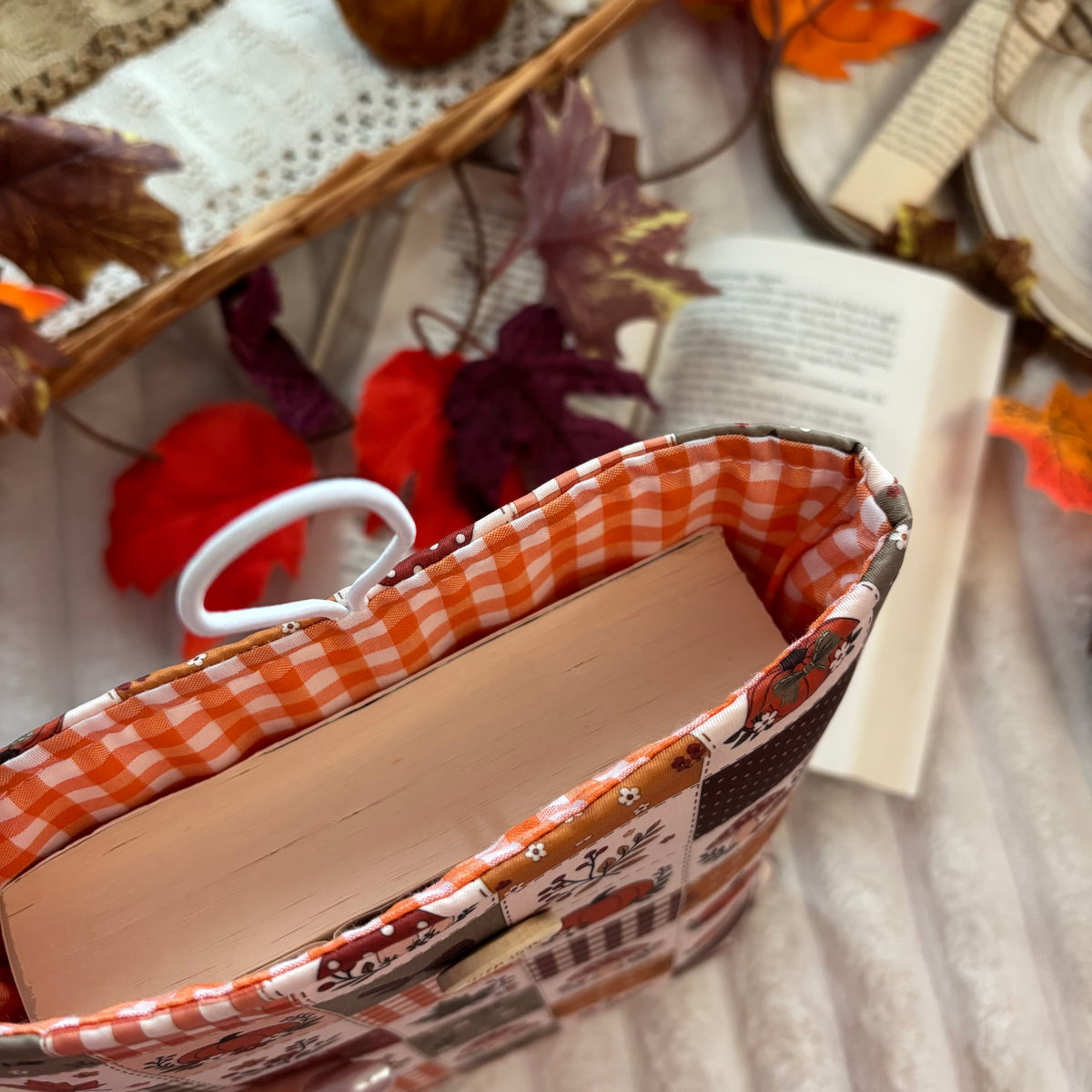 Funda literaria collage otoñal