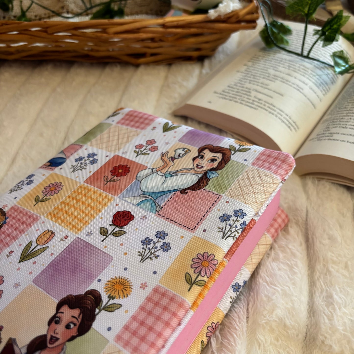 Funda ajustable Bella y Bestia Bloom impermeable