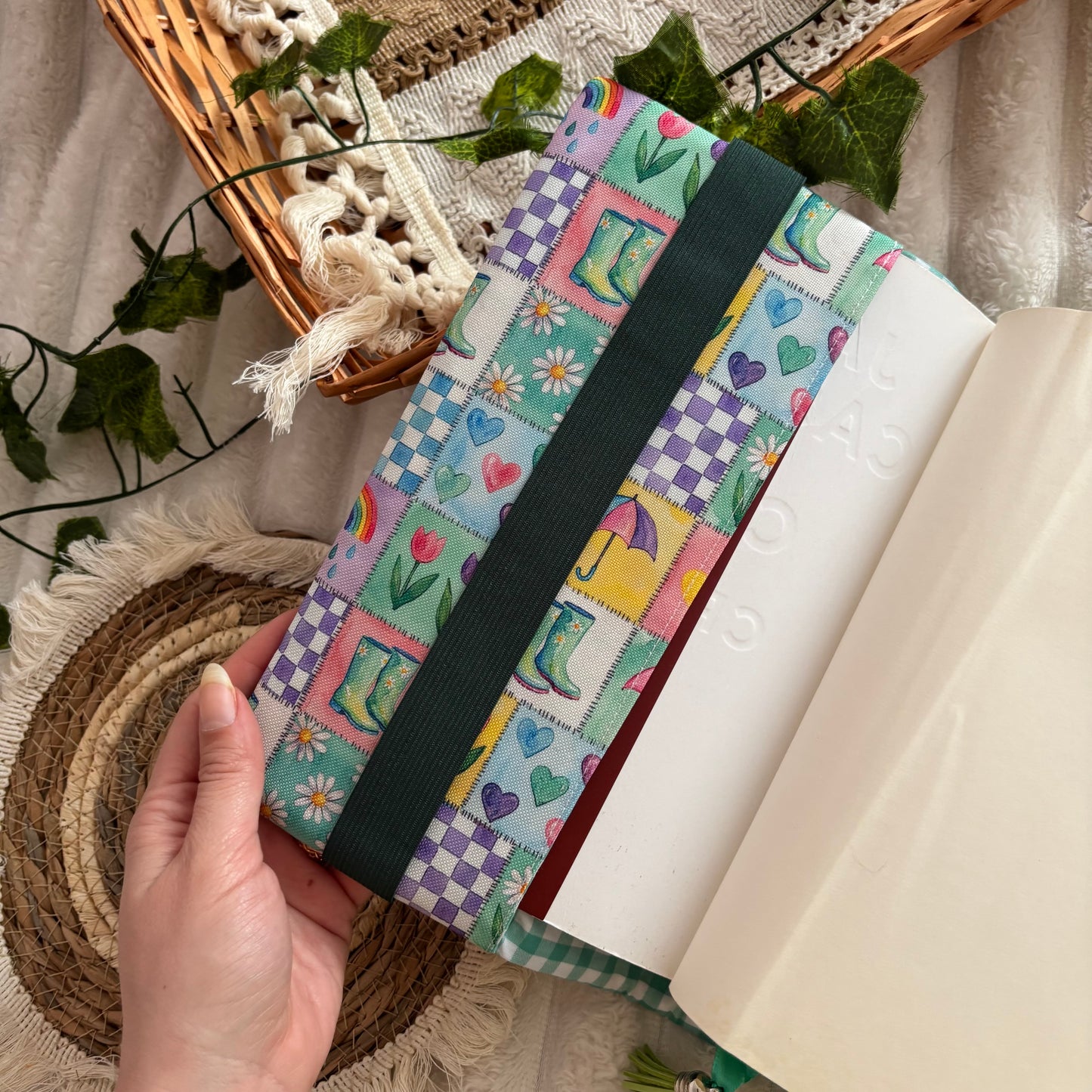 Funda ajustable corazones de Abril impermeable