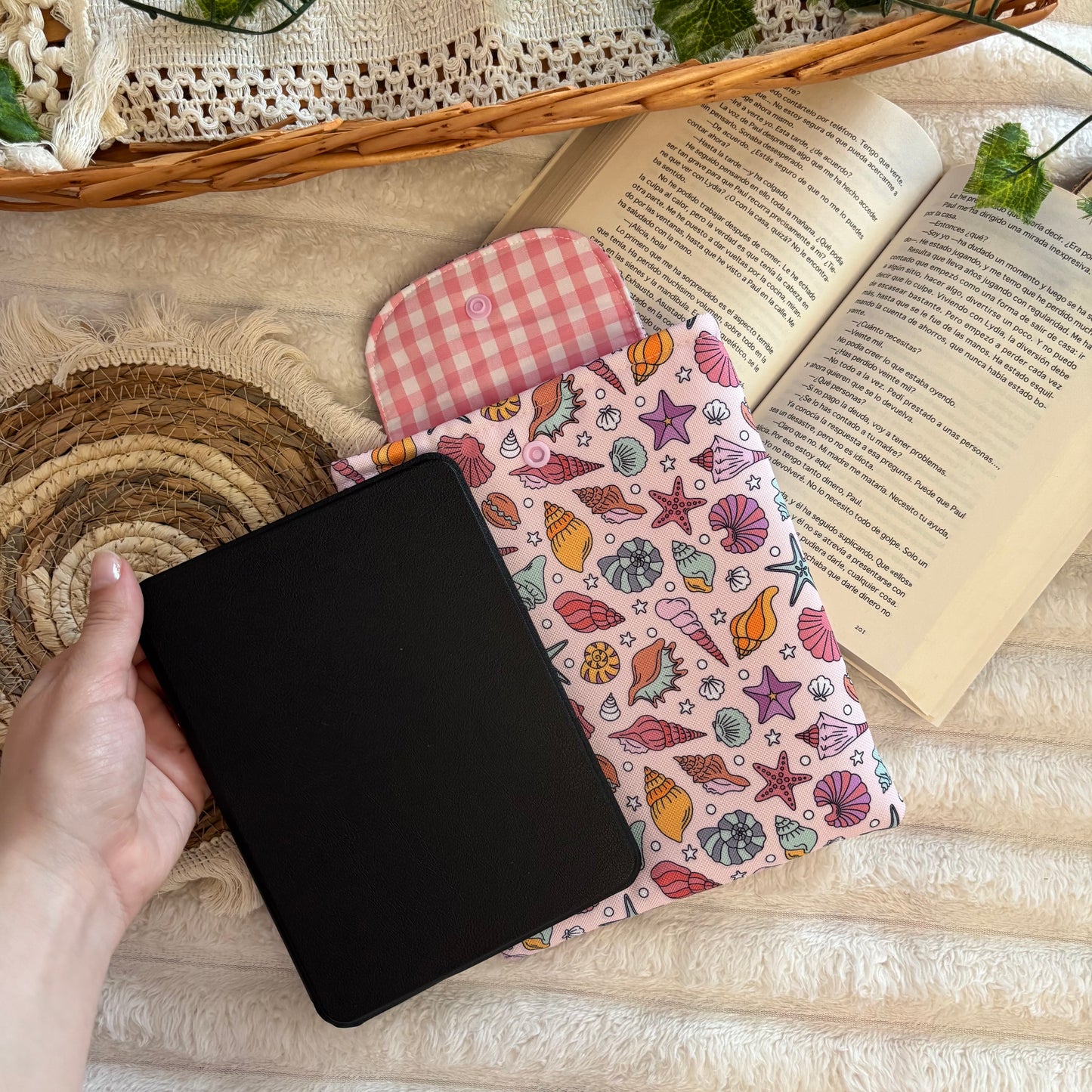 Funda kindle/kobo libra colour conchitas impermeable