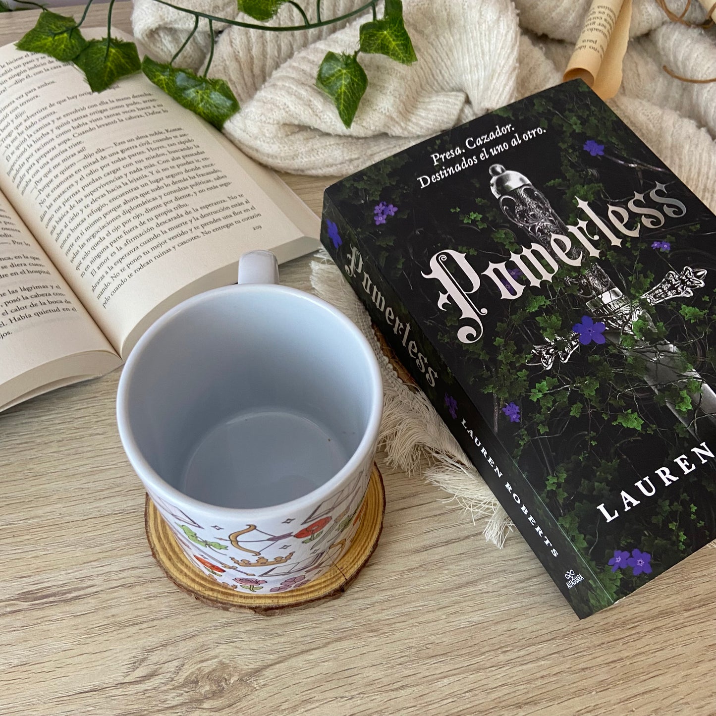 Pack funda powerless + marcapáginas + taza
