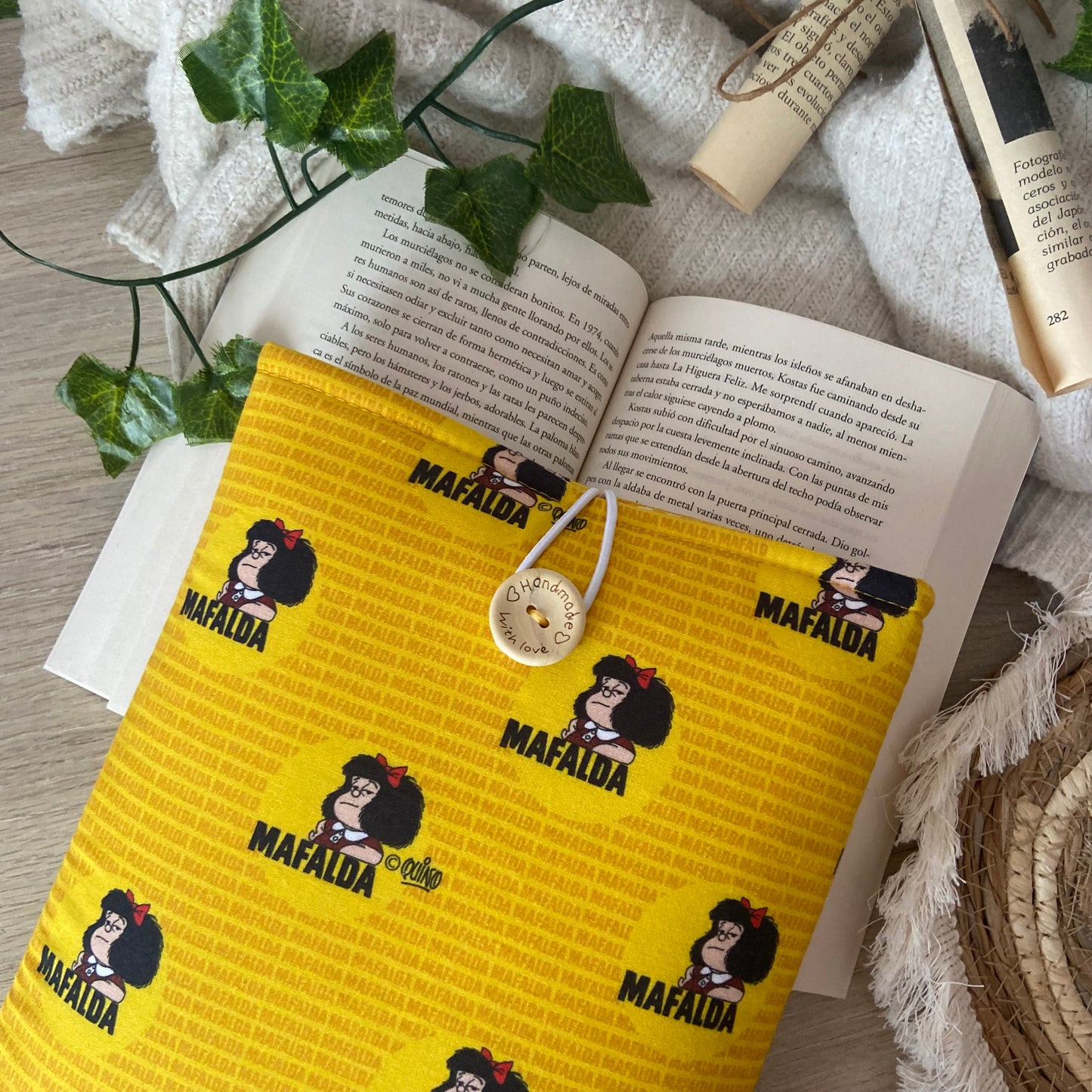 Funda literaria Mafalda en amarillo outlet